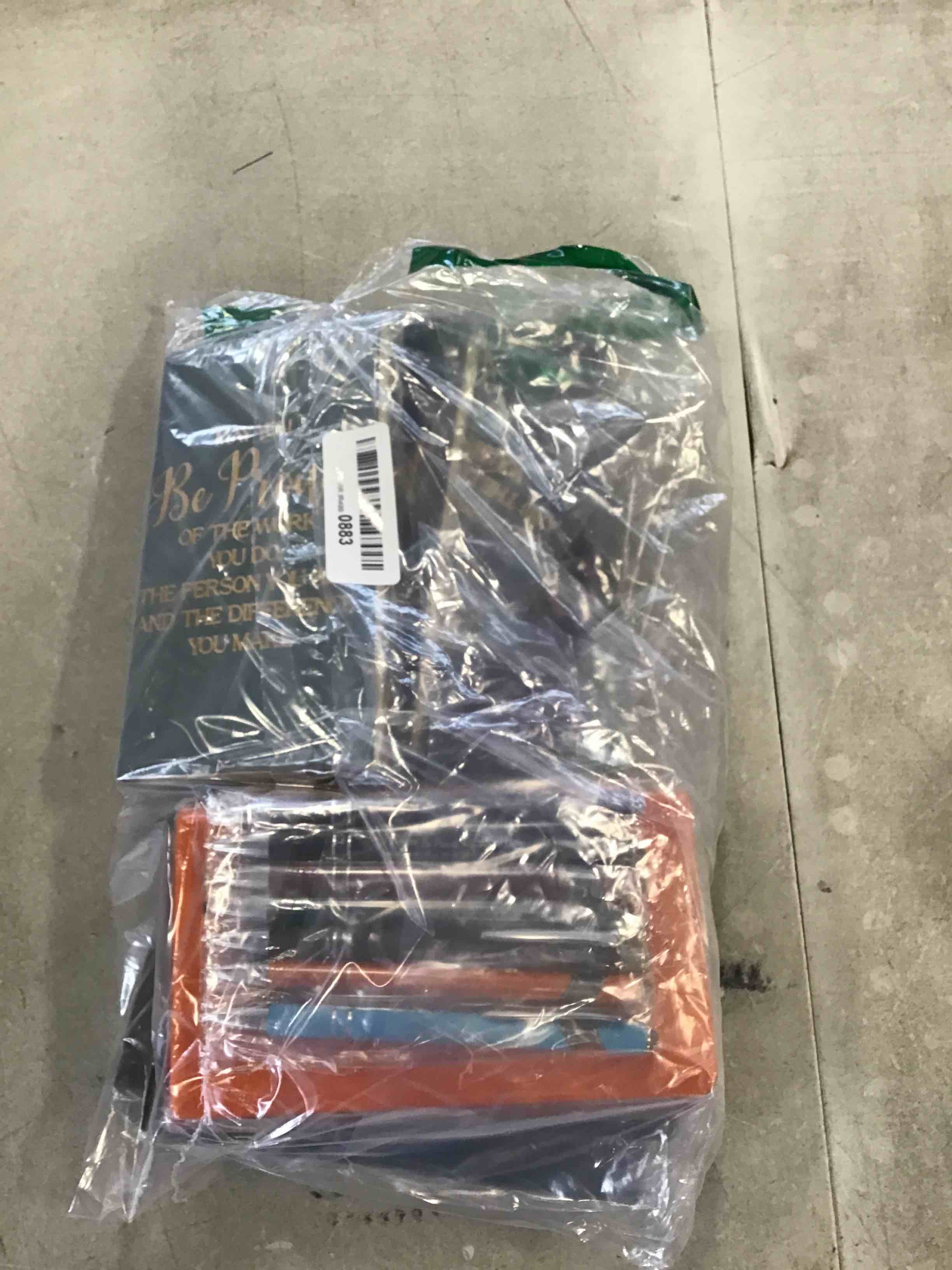https://s3.amazonaws.com/lotting-images-prod/bidfta/RED6427701_1719411934705.jpeg