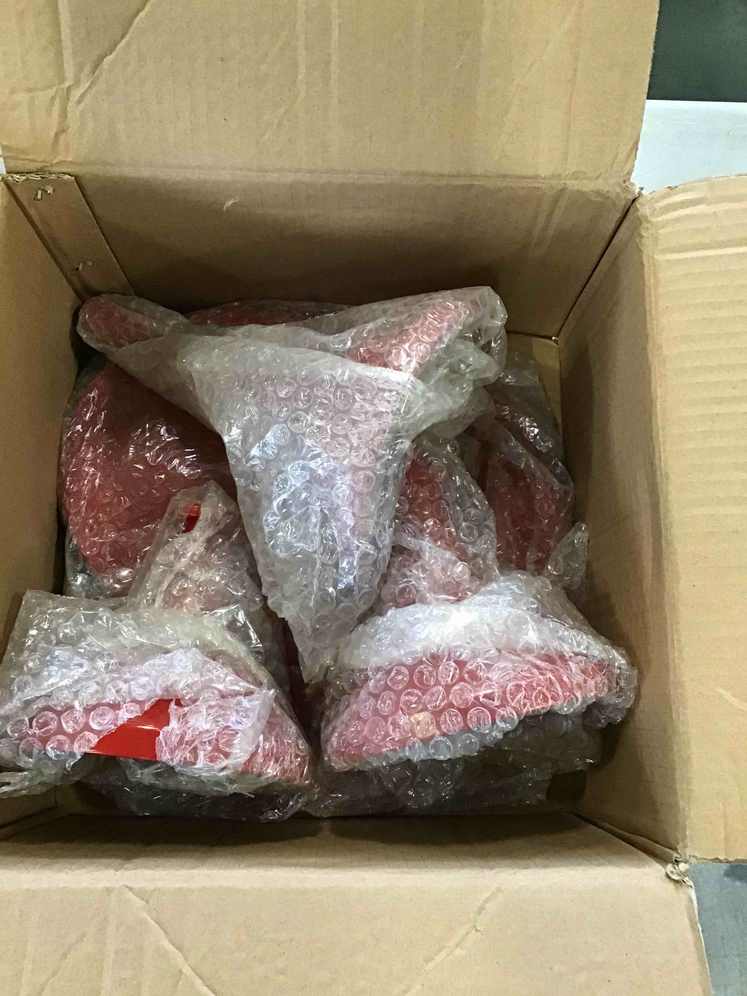https://s3.amazonaws.com/lotting-images-prod/bidfta/RED6427704_1719412092580.jpeg