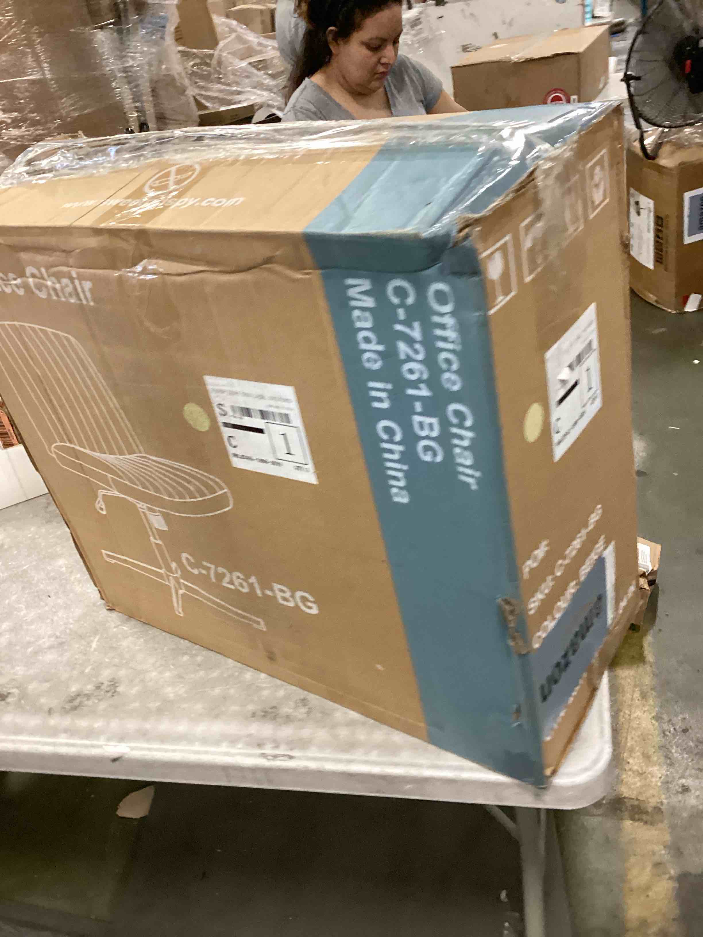 https://s3.amazonaws.com/lotting-images-prod/bidfta/RED6428025_1719407255013.jpeg