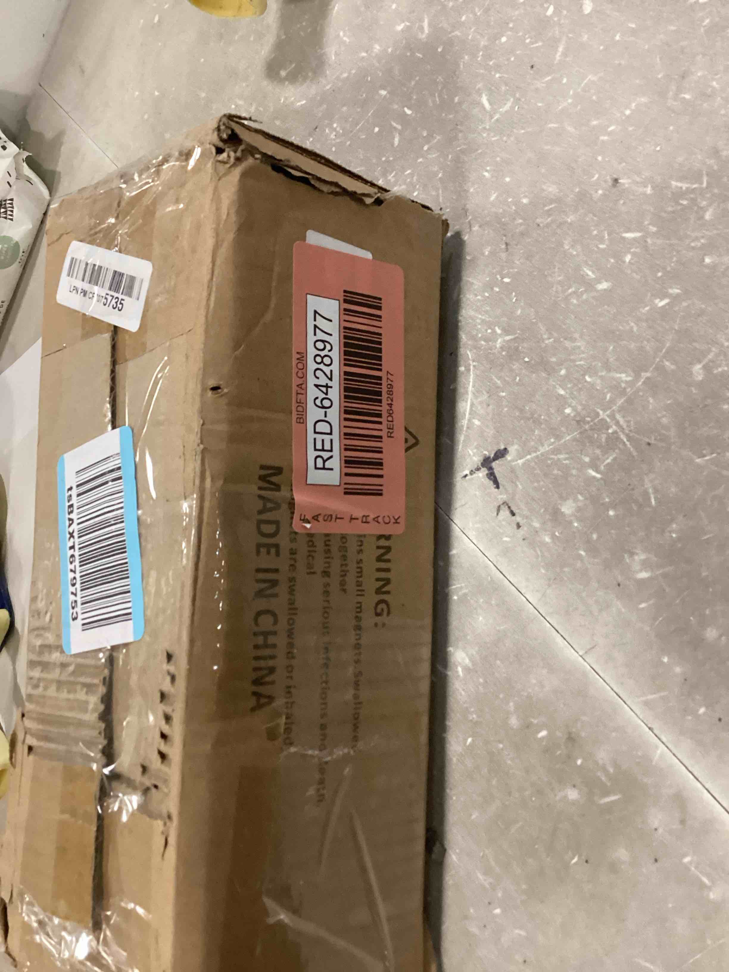https://s3.amazonaws.com/lotting-images-prod/bidfta/RED6428977_1719579940087.jpeg