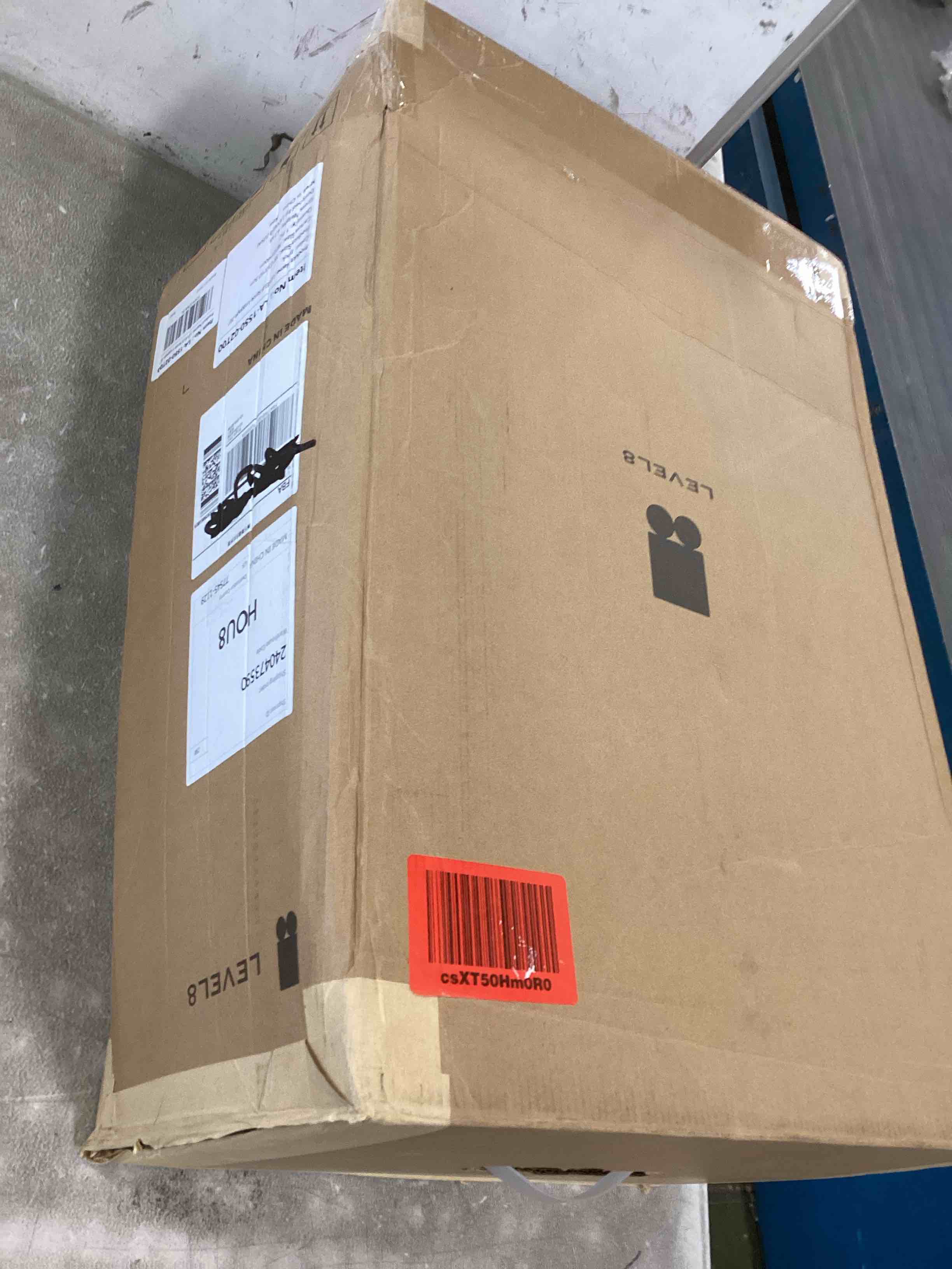 https://s3.amazonaws.com/lotting-images-prod/bidfta/RED6429586_1719512342336.jpeg