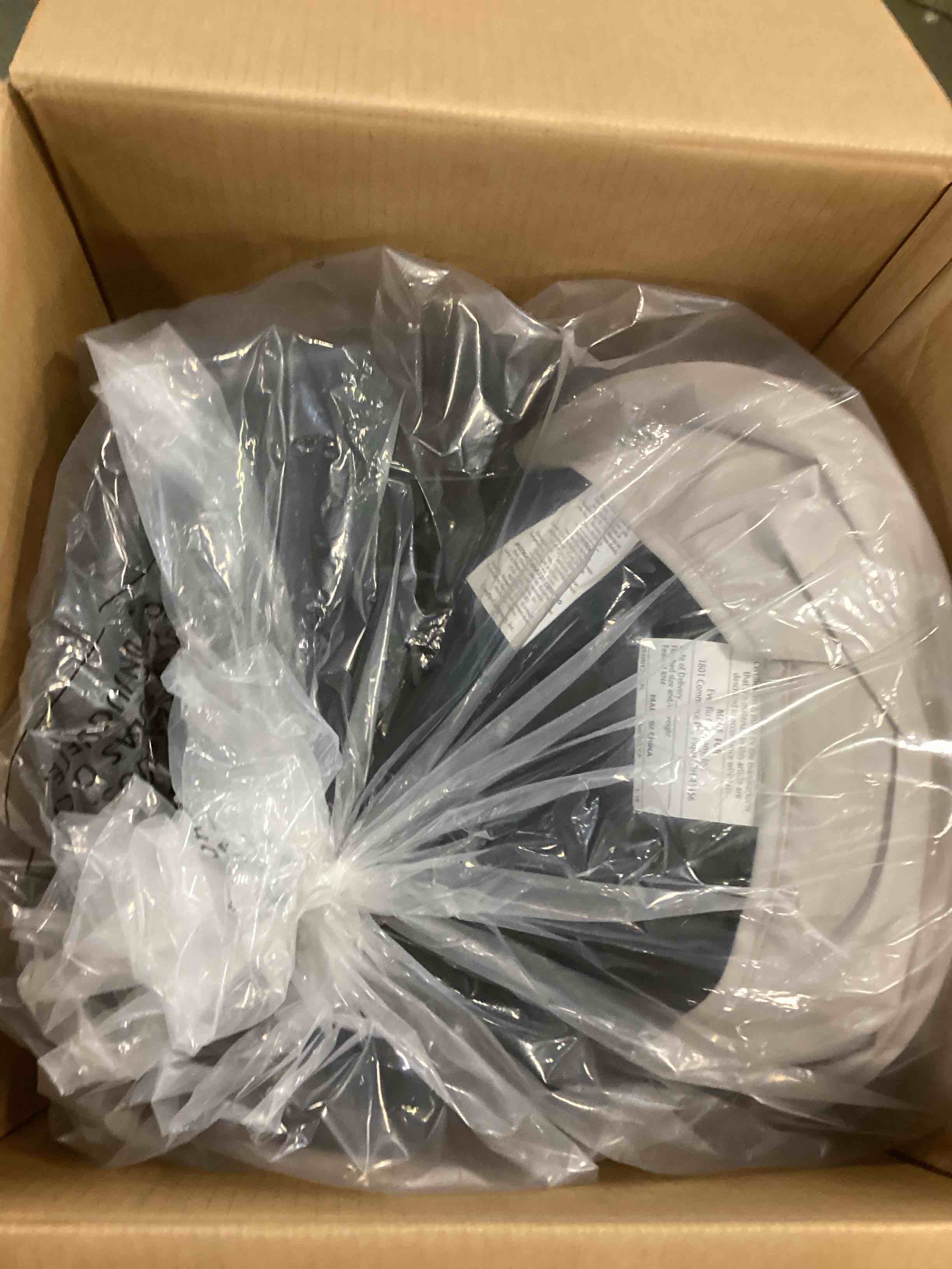 https://s3.amazonaws.com/lotting-images-prod/bidfta/RED6430432_1719863428260.jpeg