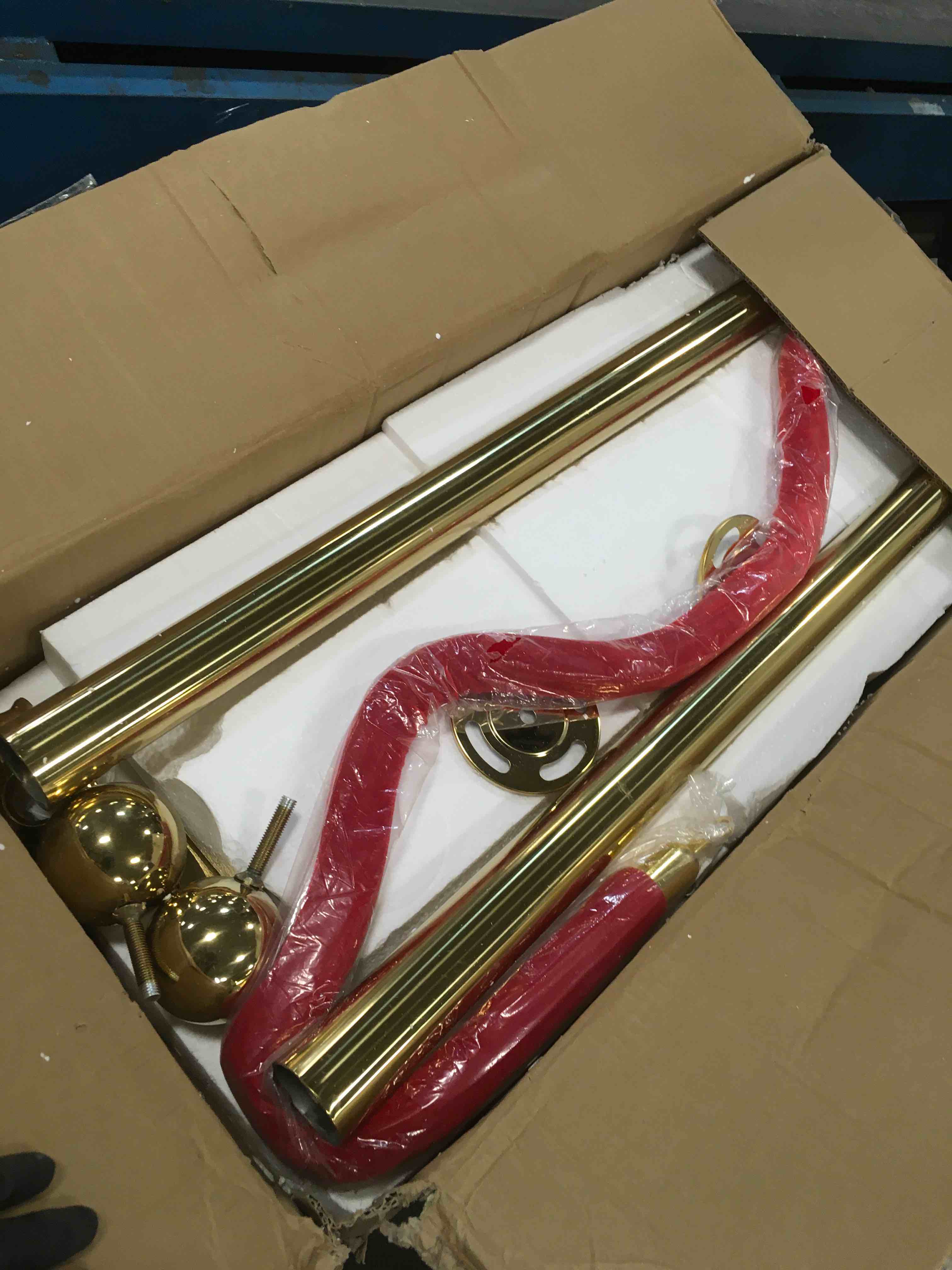 https://s3.amazonaws.com/lotting-images-prod/bidfta/RED6430989_1719319897959.jpeg