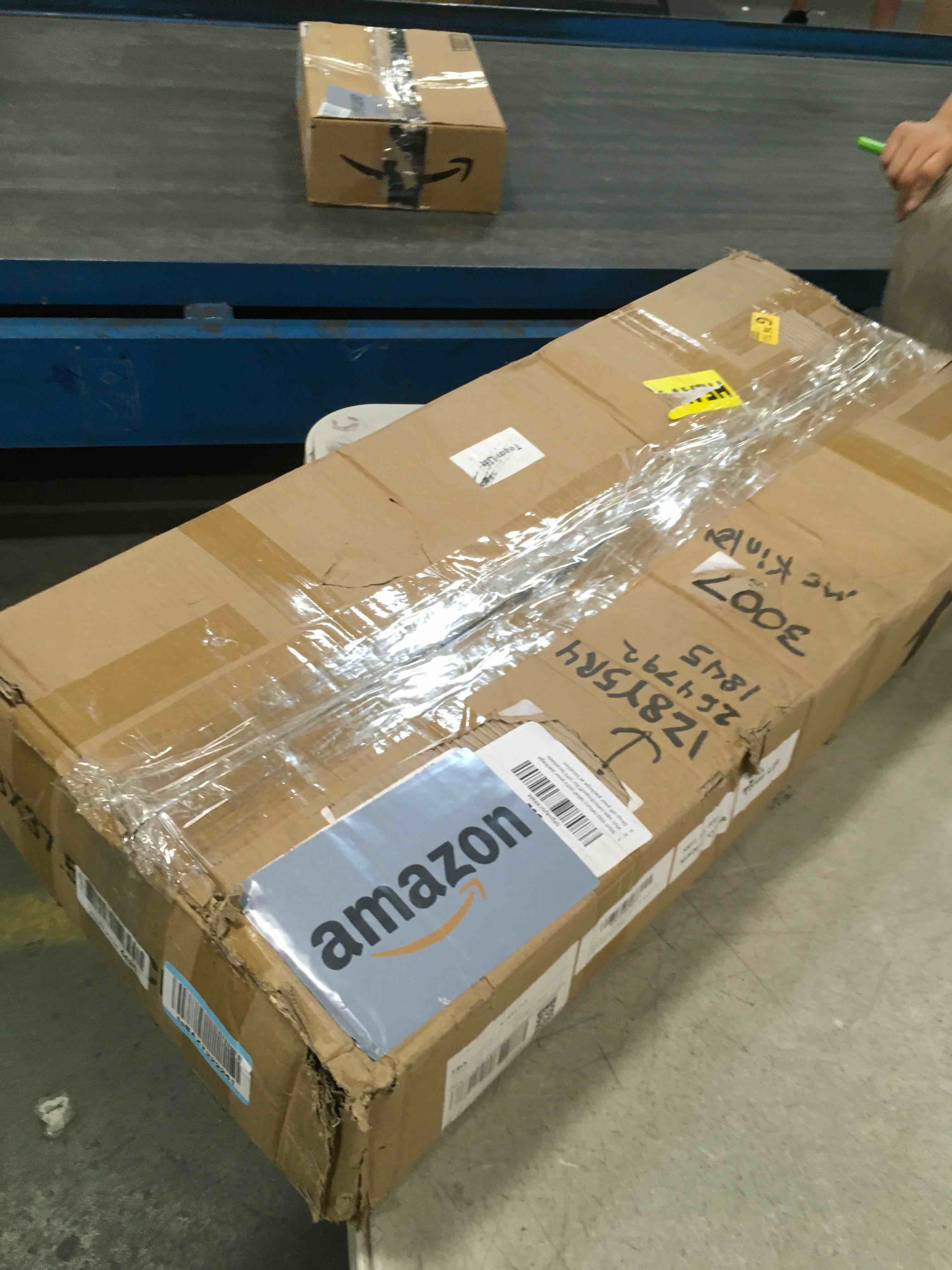 https://s3.amazonaws.com/lotting-images-prod/bidfta/RED6430989_1719319909620.jpeg
