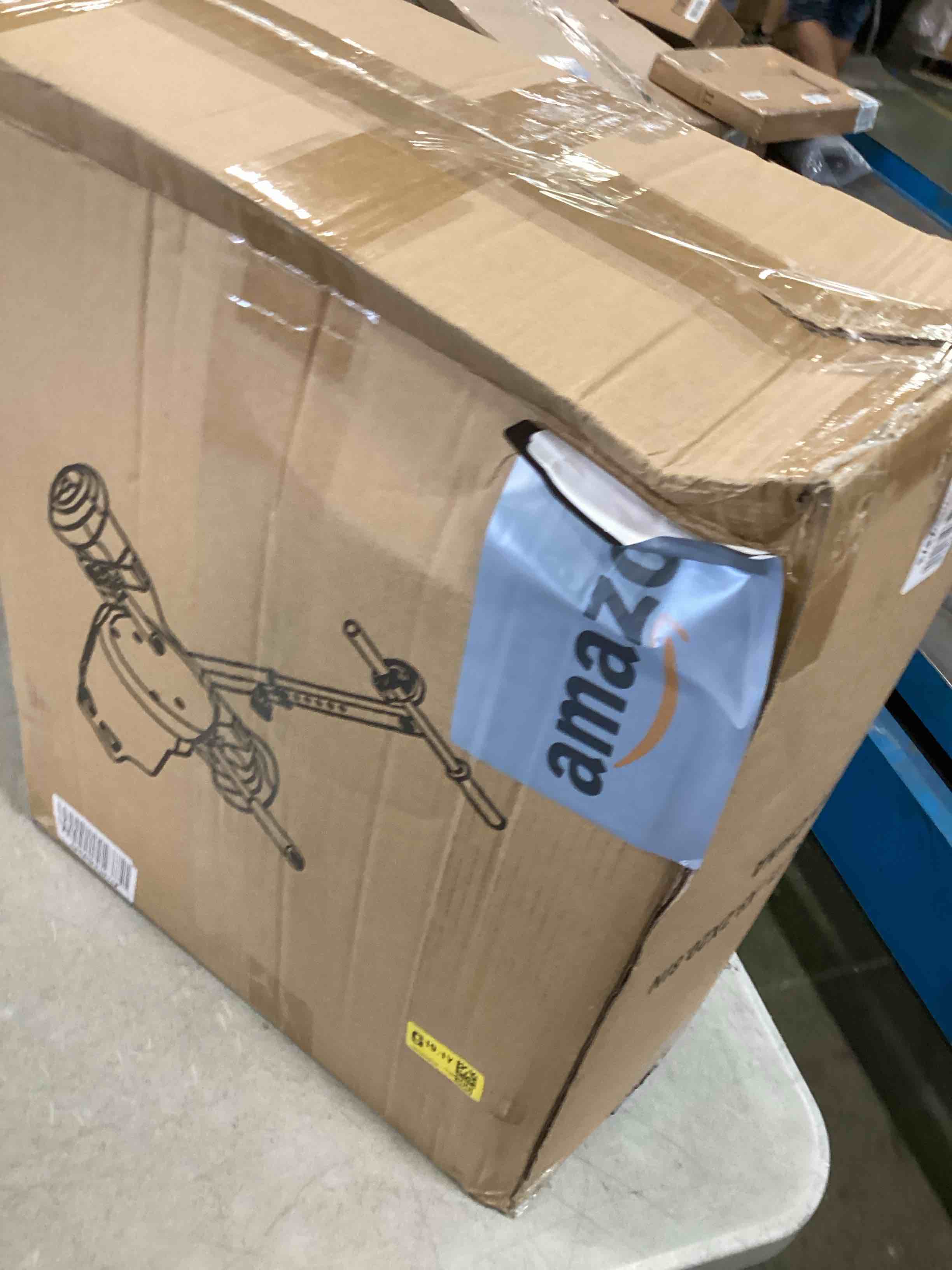 https://s3.amazonaws.com/lotting-images-prod/bidfta/RED6431408_1719424895551.jpeg