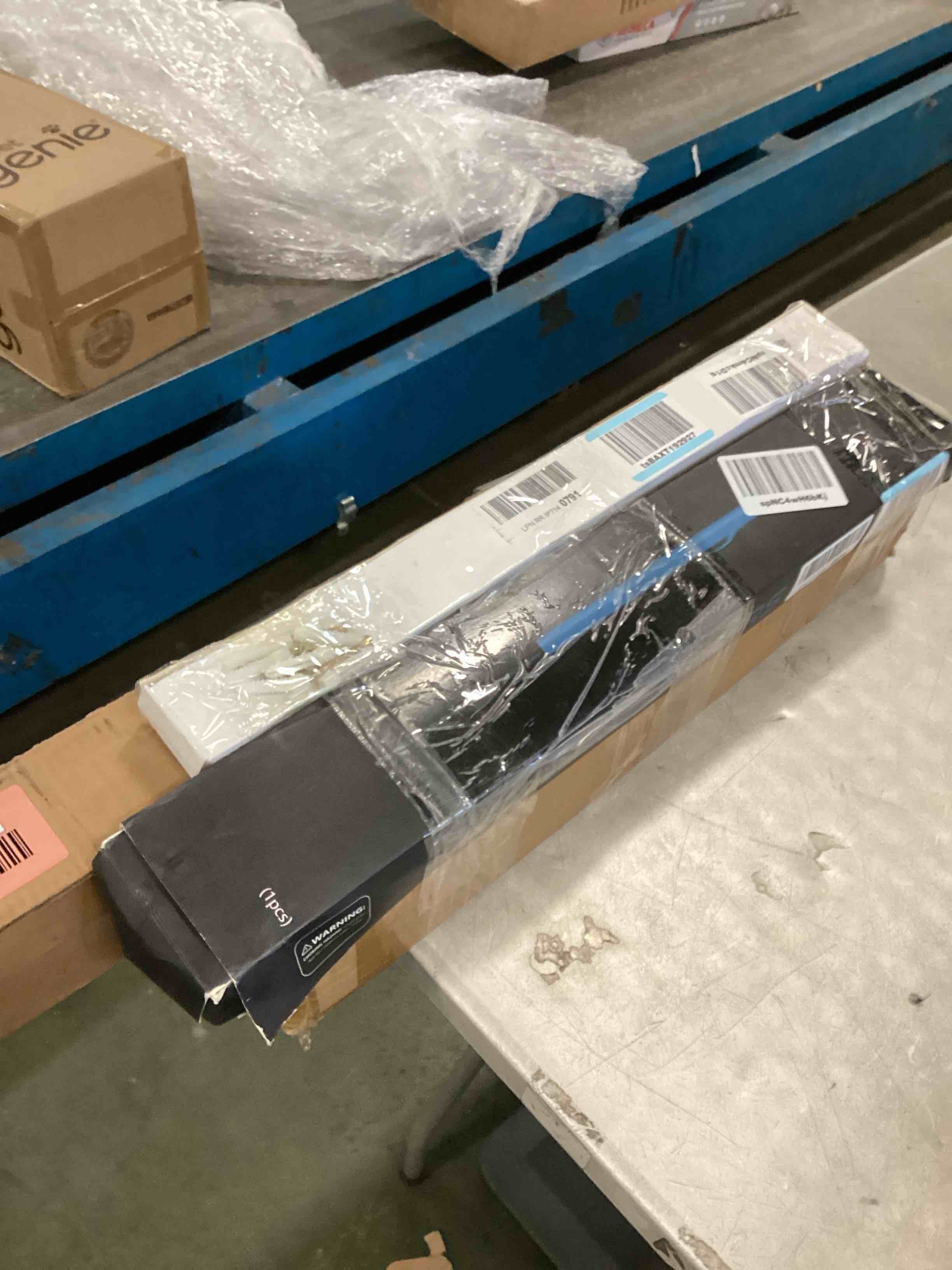 https://s3.amazonaws.com/lotting-images-prod/bidfta/RED6431599_1719501232296.jpeg
