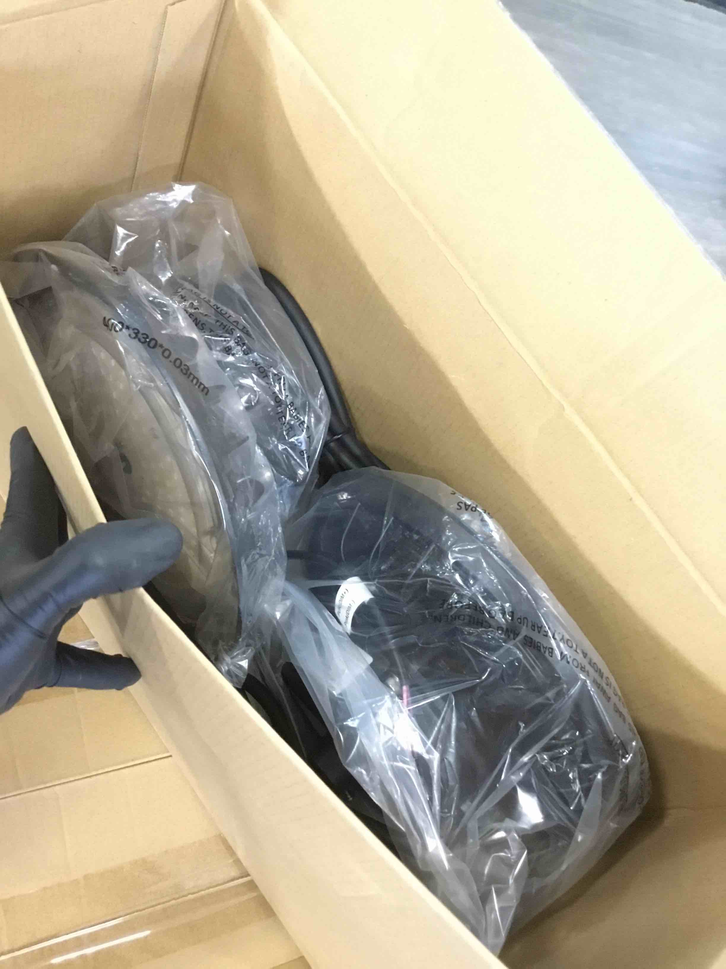 https://s3.amazonaws.com/lotting-images-prod/bidfta/RED6431719_1719518211492.jpeg
