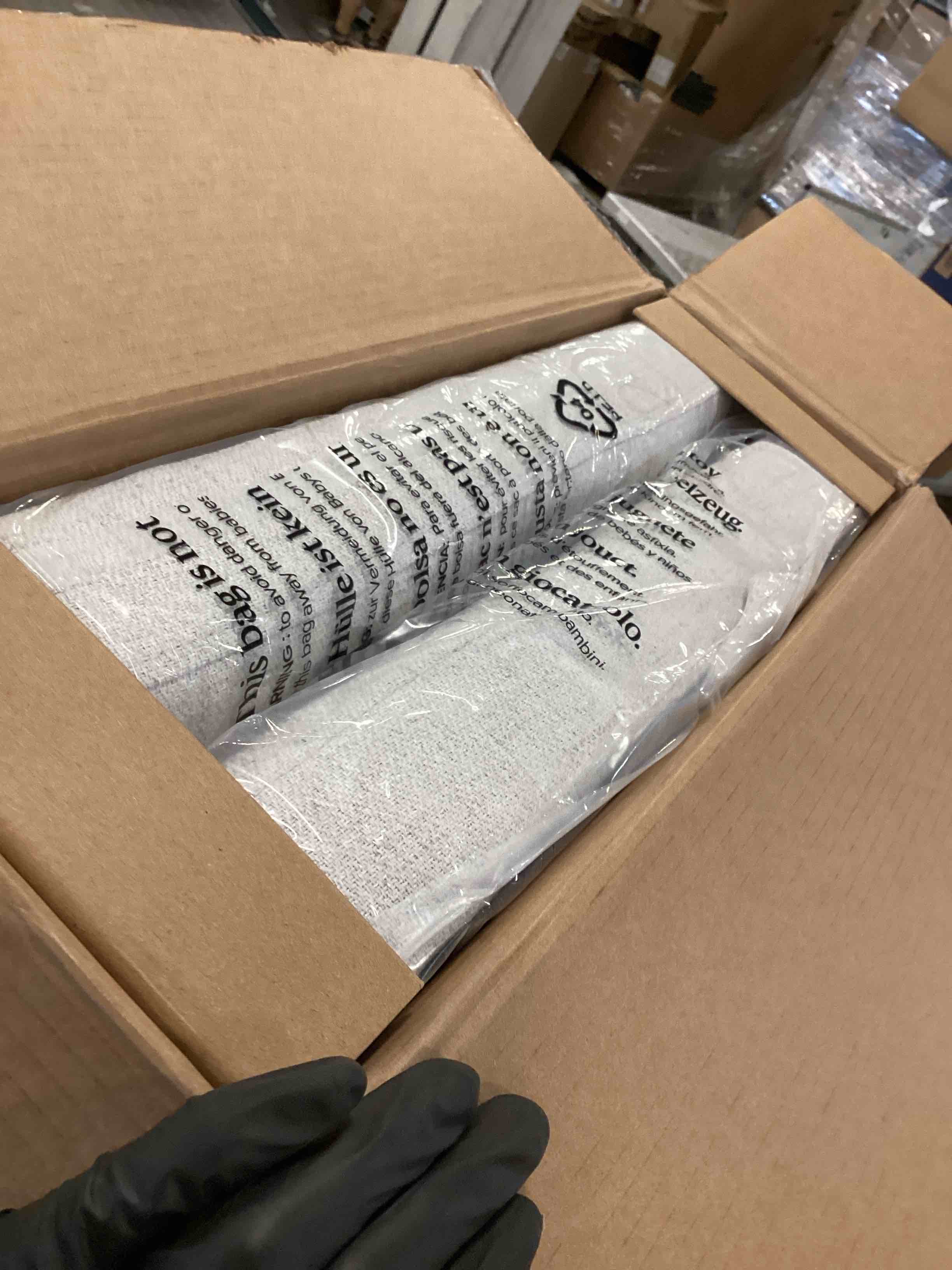 https://s3.amazonaws.com/lotting-images-prod/bidfta/RED6431871_1719594986657.jpeg