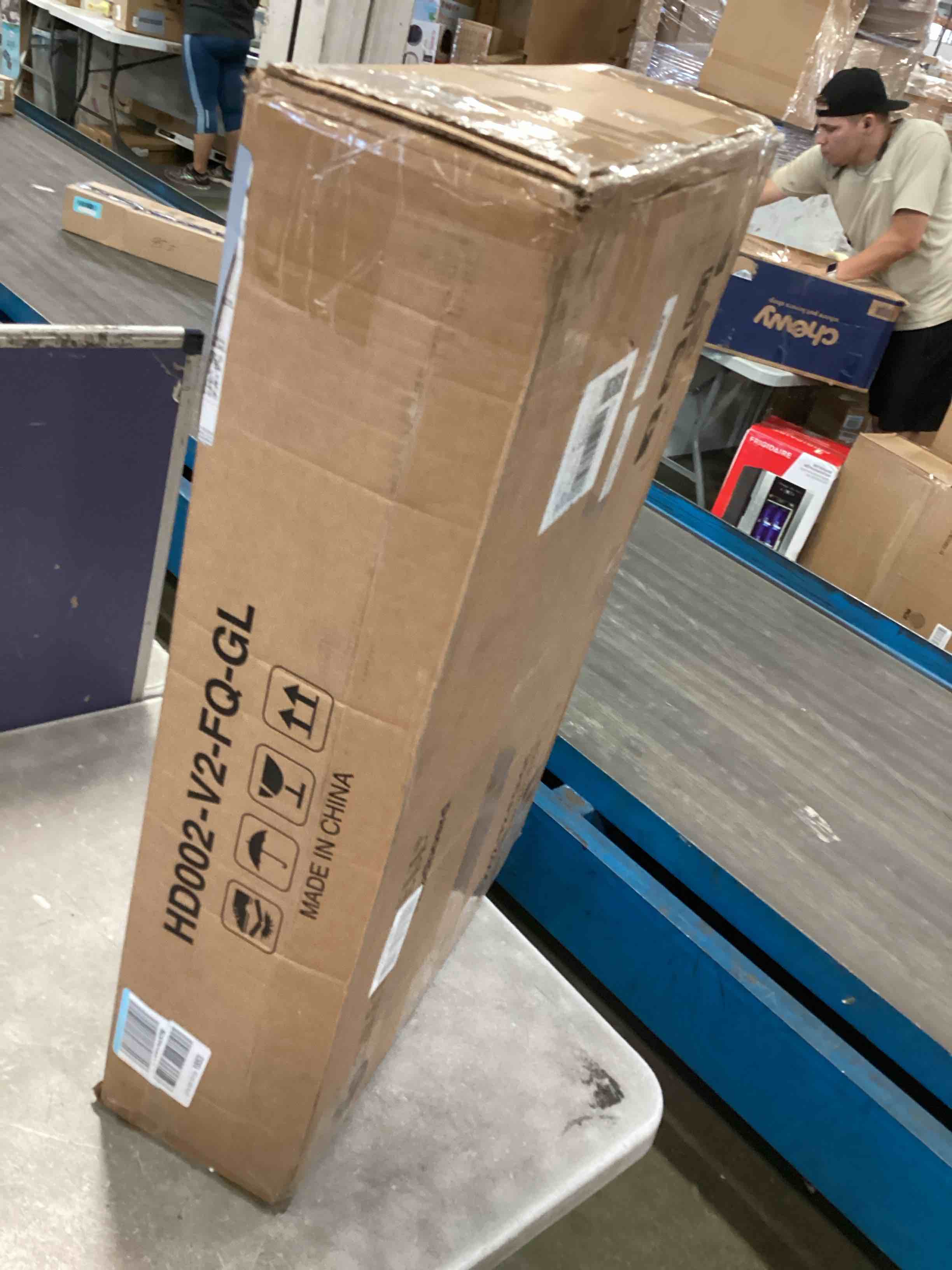 https://s3.amazonaws.com/lotting-images-prod/bidfta/RED6431871_1719595007255.jpeg