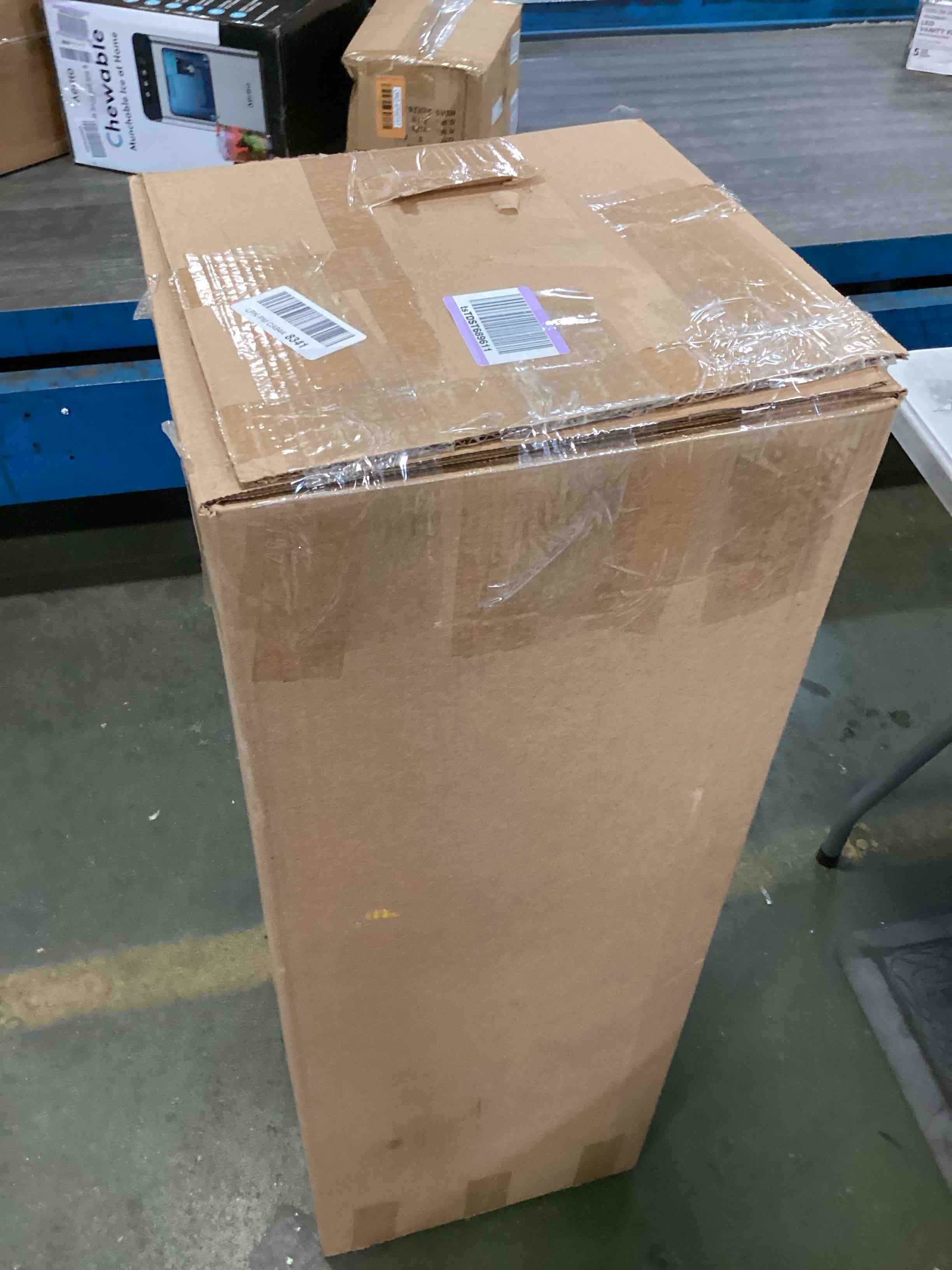 https://s3.amazonaws.com/lotting-images-prod/bidfta/RED6432154_1719858676068.jpeg