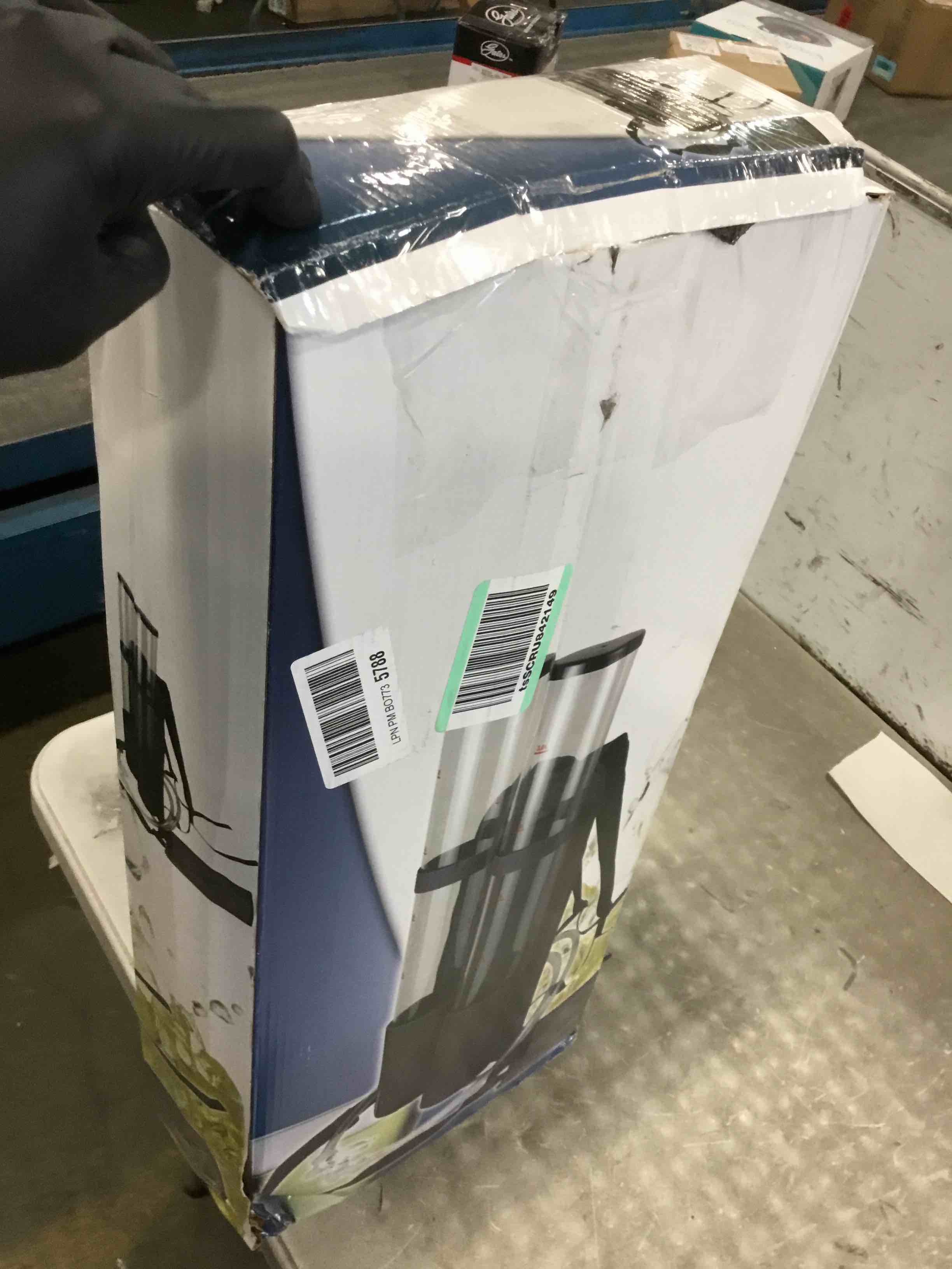 https://s3.amazonaws.com/lotting-images-prod/bidfta/RED6432162_1719860088353.jpeg