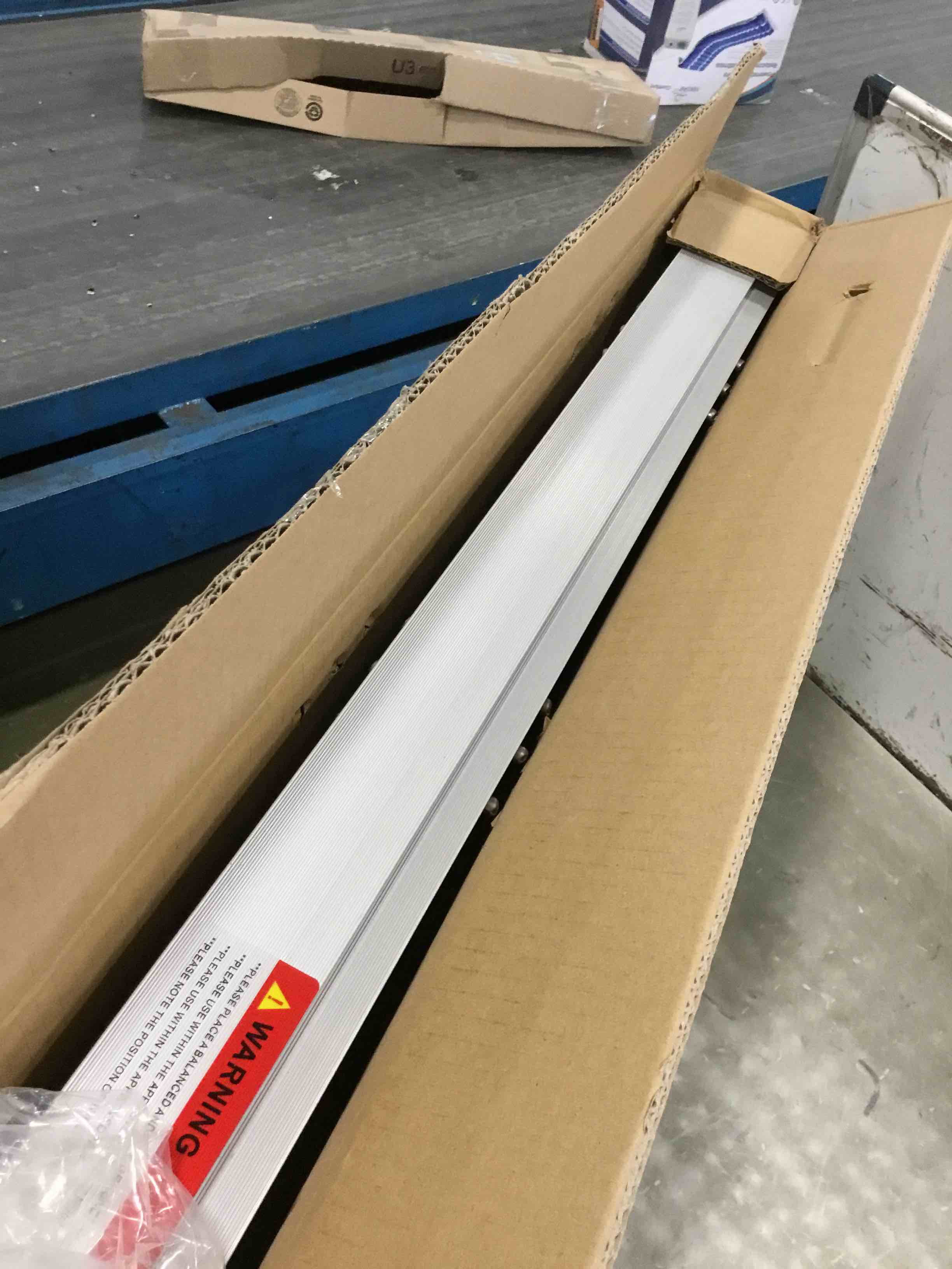 https://s3.amazonaws.com/lotting-images-prod/bidfta/RED6432176_1719862842303.jpeg