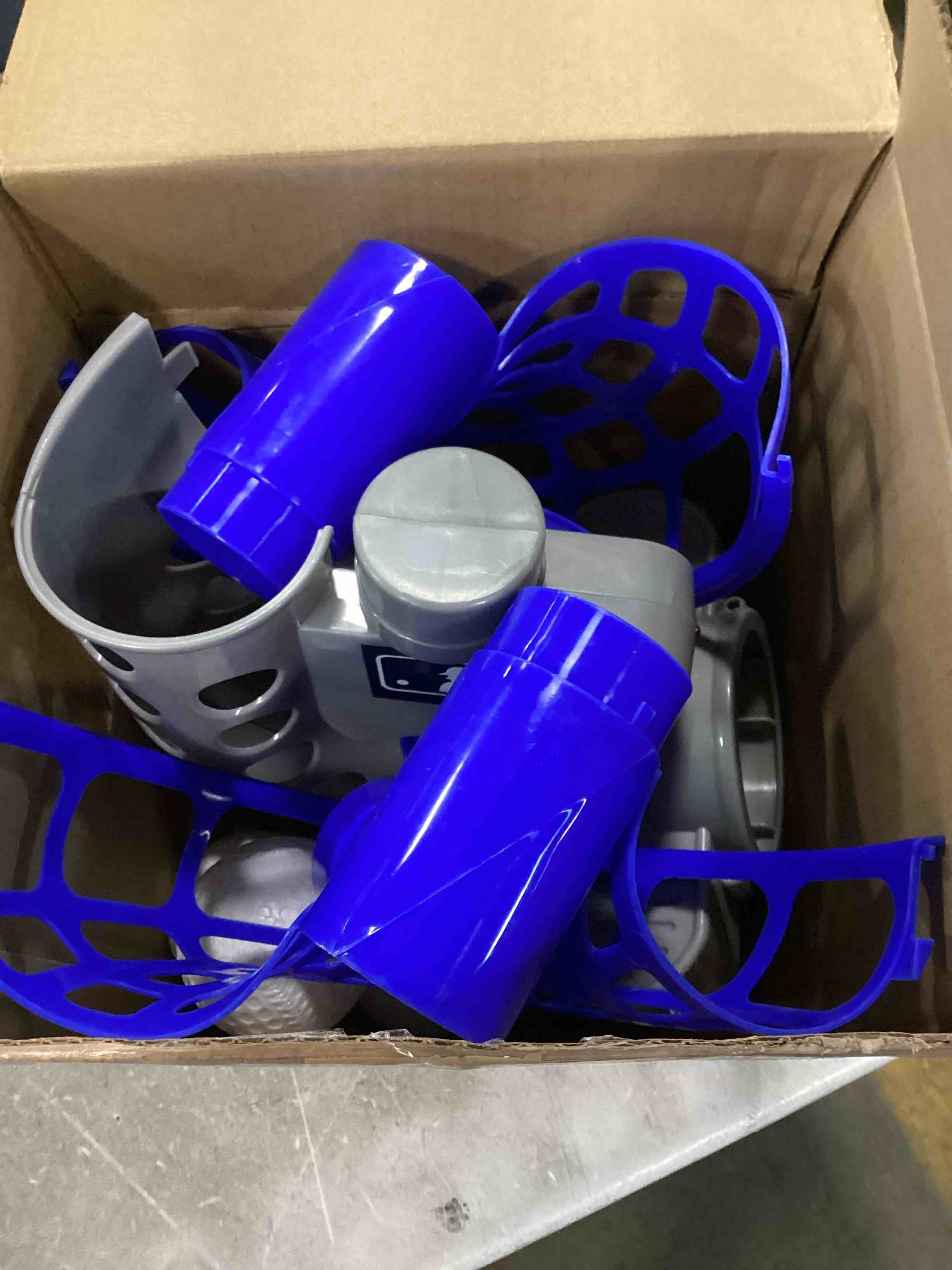 https://s3.amazonaws.com/lotting-images-prod/bidfta/RED6432269_1719926085100.jpeg