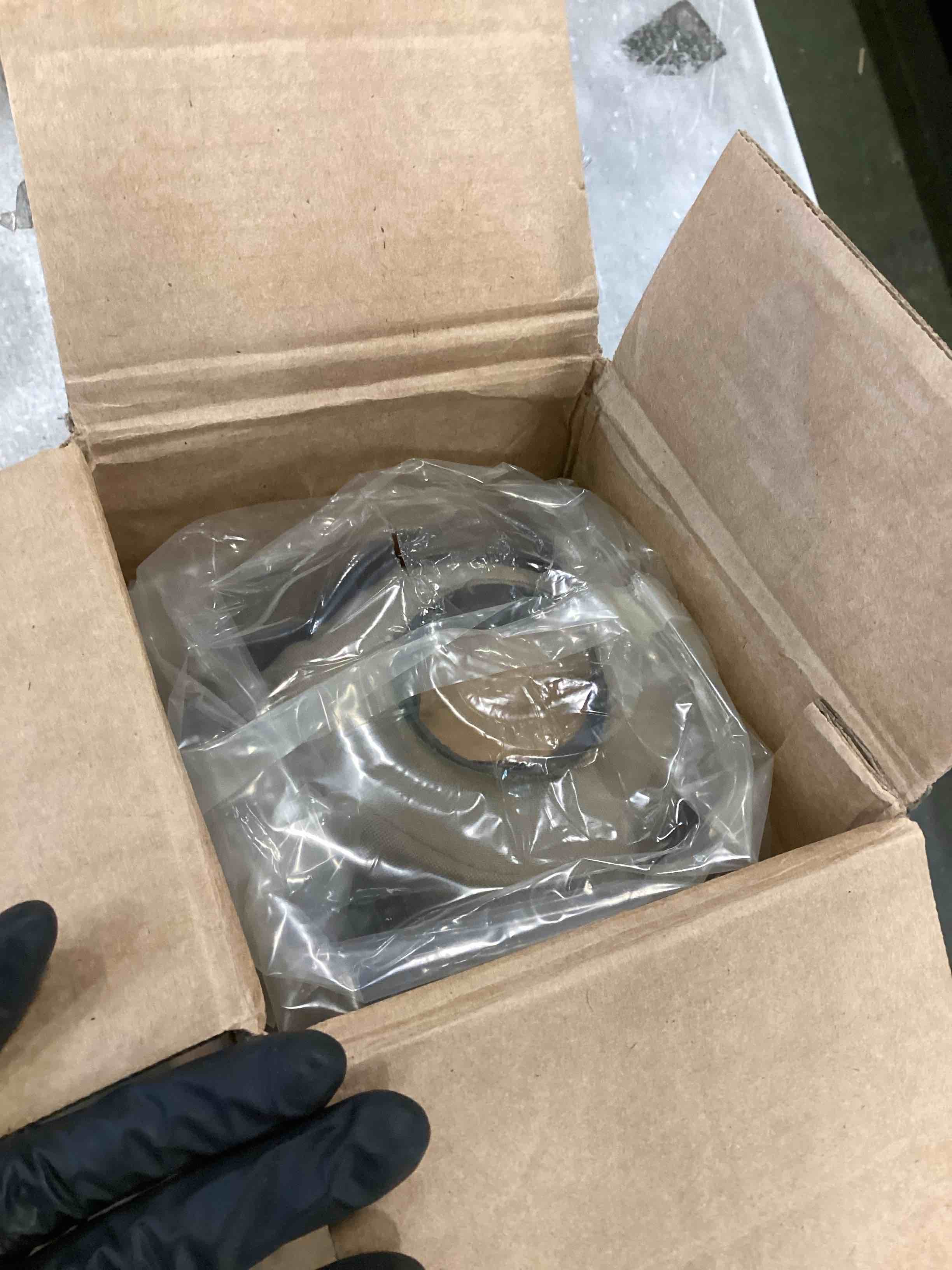 https://s3.amazonaws.com/lotting-images-prod/bidfta/RED6432327_1719934244708.jpeg