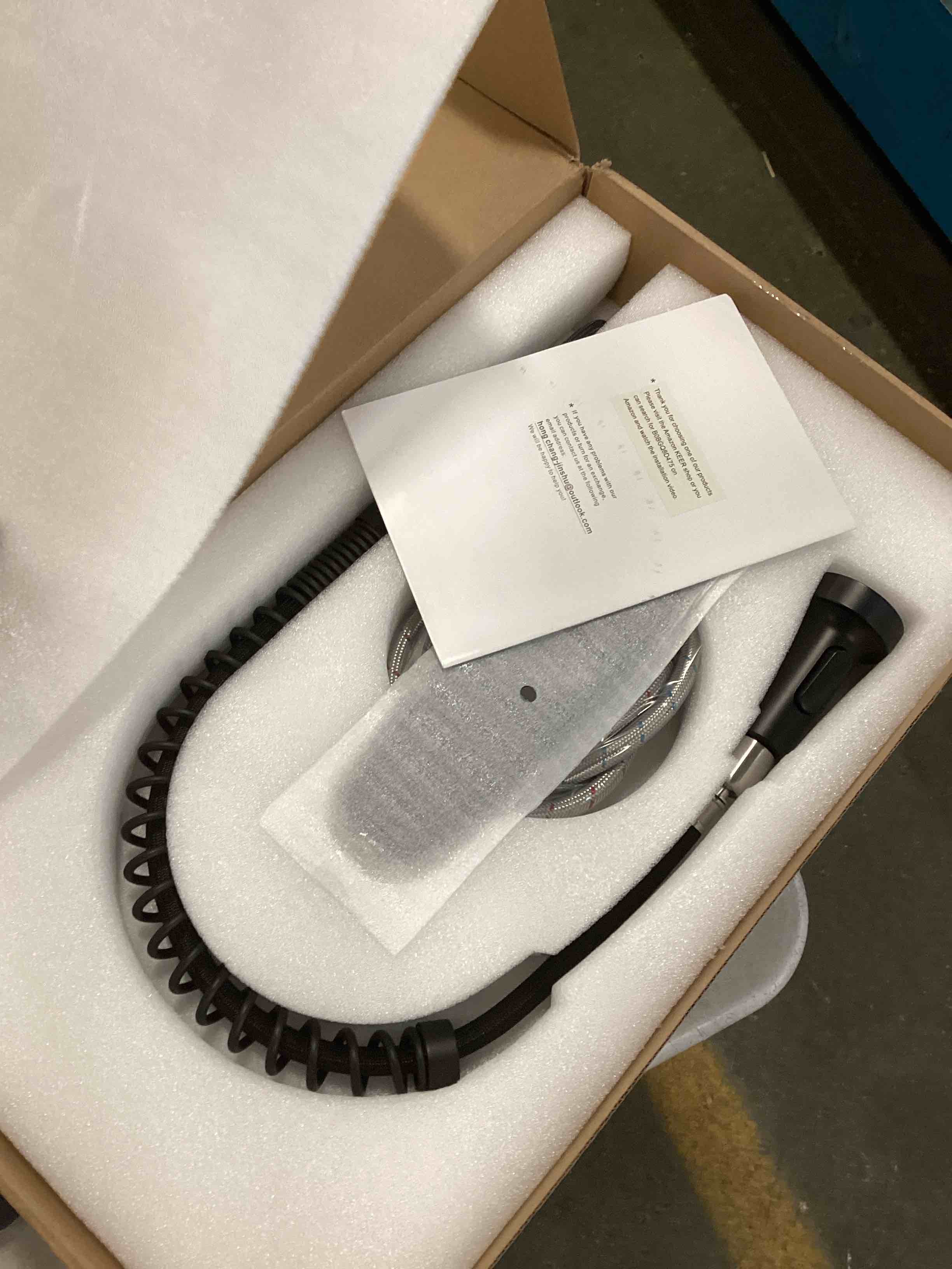 https://s3.amazonaws.com/lotting-images-prod/bidfta/RED6432392_1719944383497.jpeg