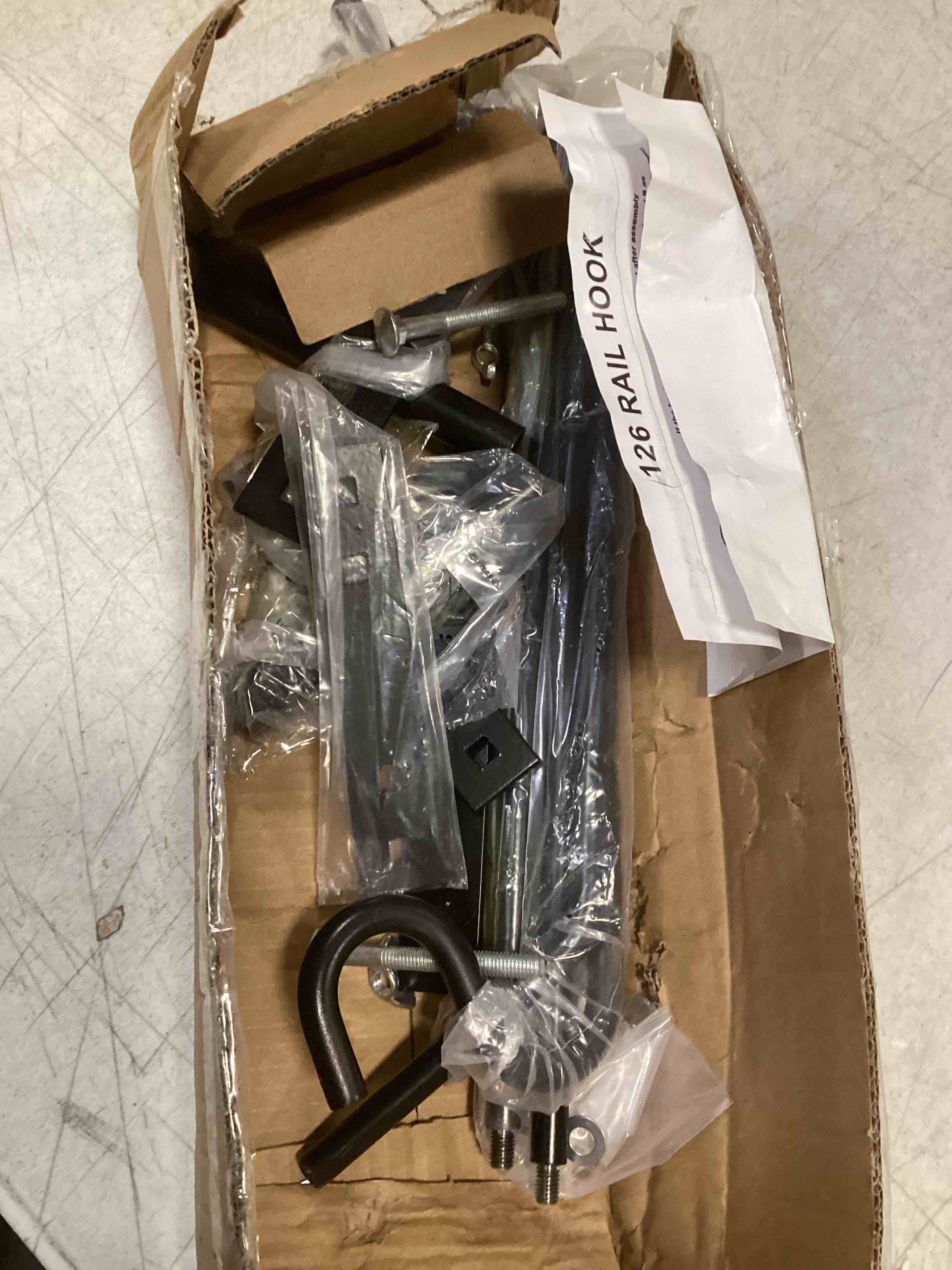 https://s3.amazonaws.com/lotting-images-prod/bidfta/RED6433500_1720444089635.jpeg