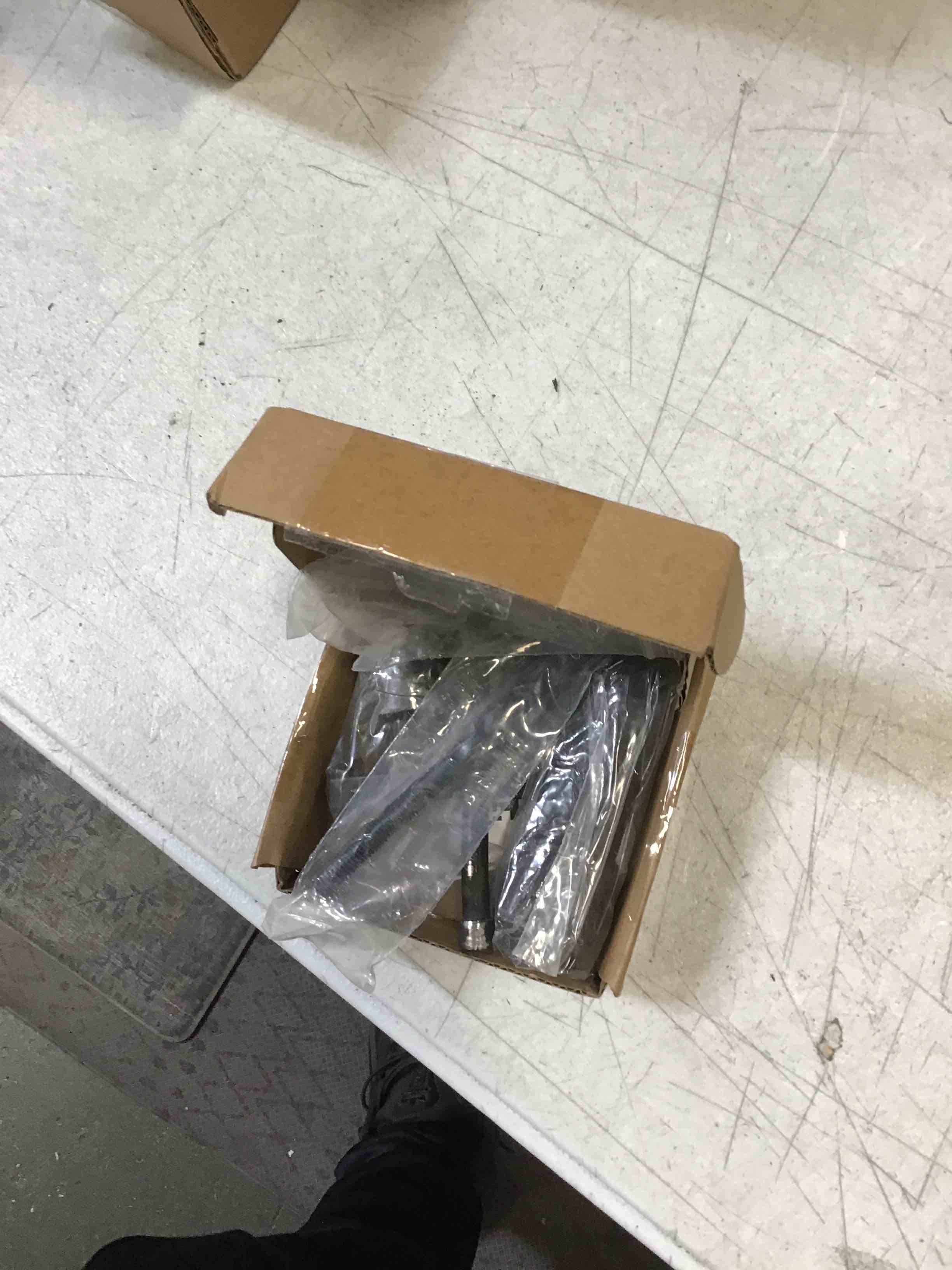 https://s3.amazonaws.com/lotting-images-prod/bidfta/RED6433913_1721322045560.jpeg