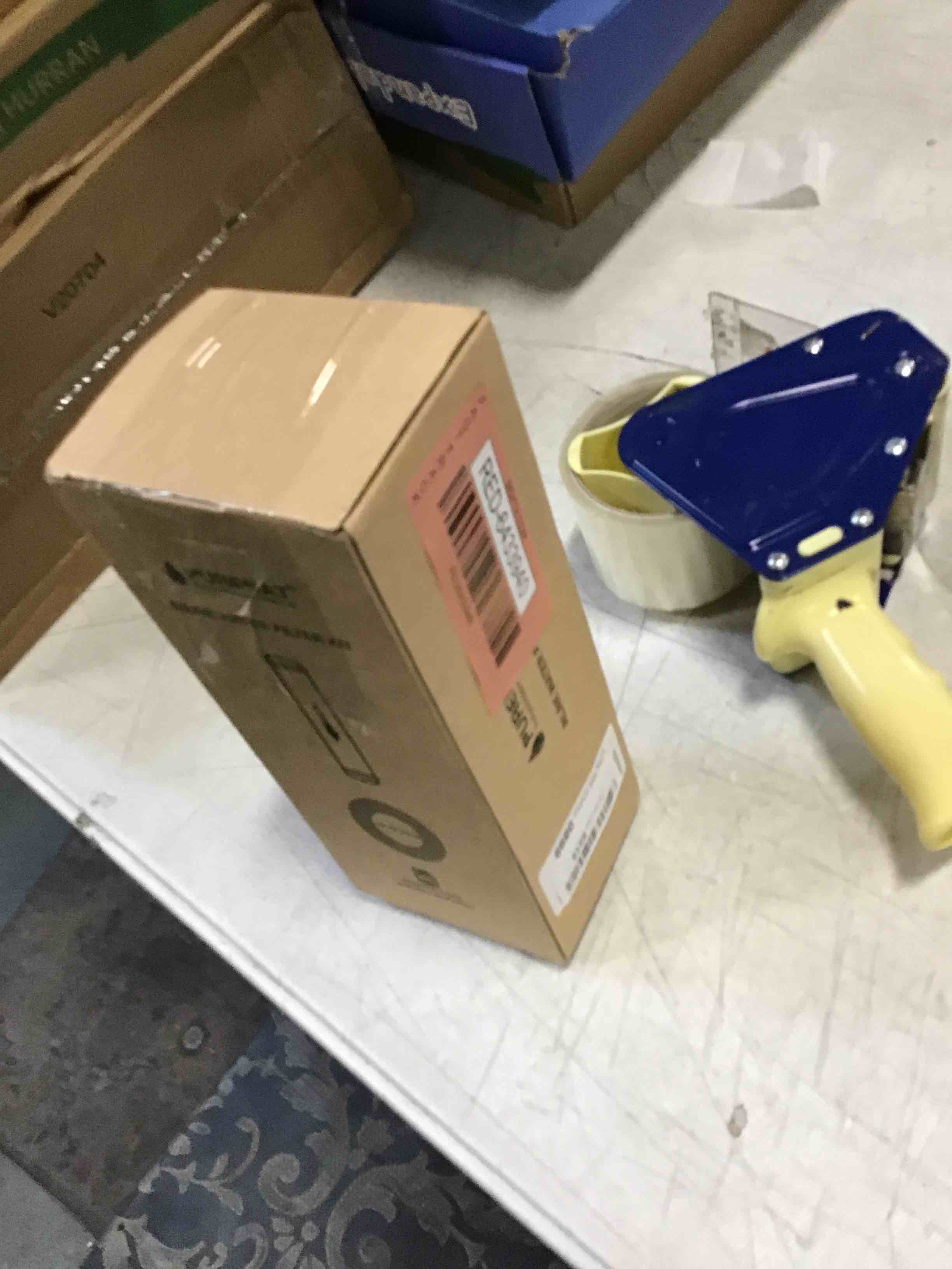 https://s3.amazonaws.com/lotting-images-prod/bidfta/RED6433940_1721324229771.jpeg
