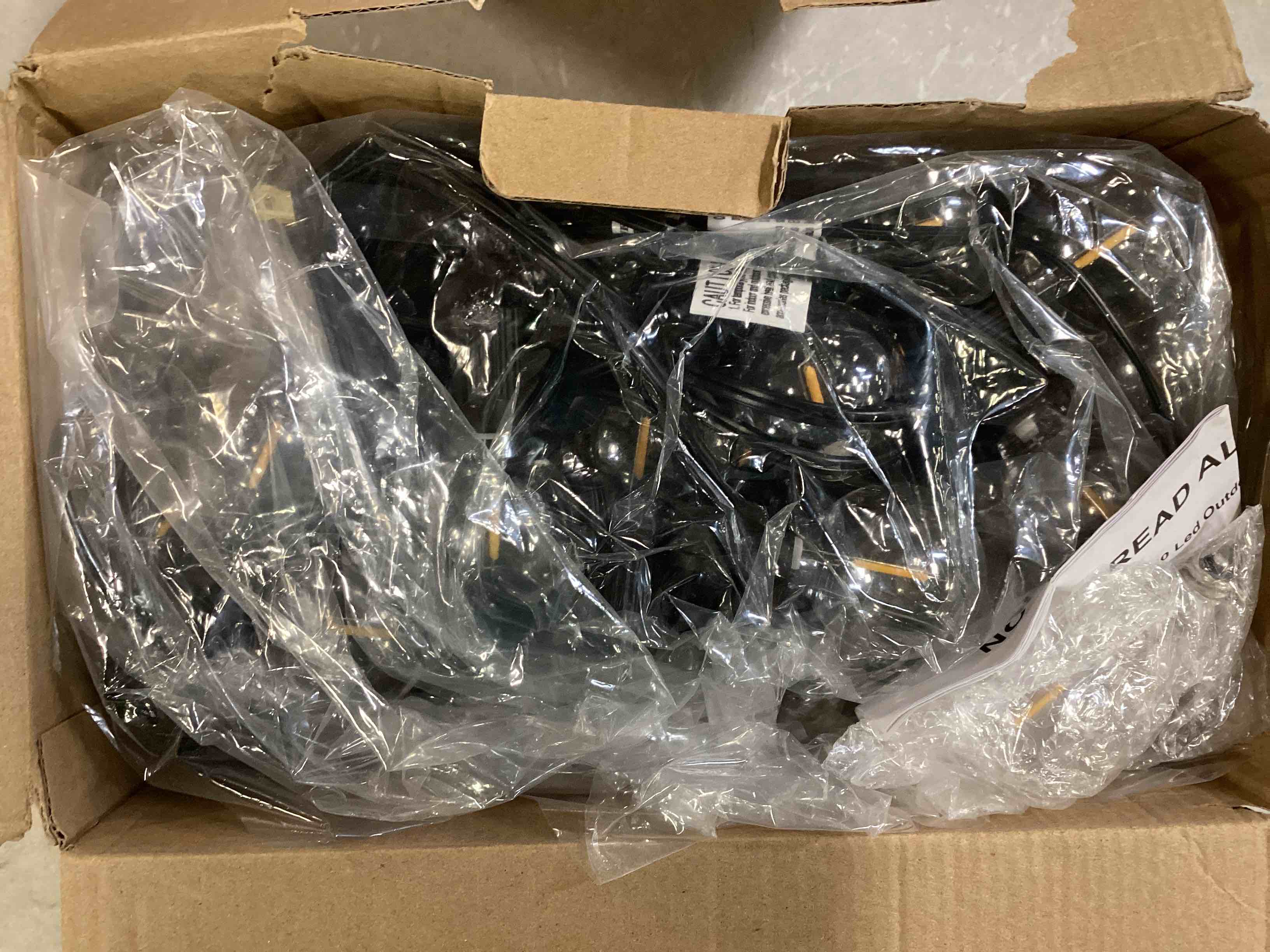 https://s3.amazonaws.com/lotting-images-prod/bidfta/RED6434010_1719326392391.jpeg