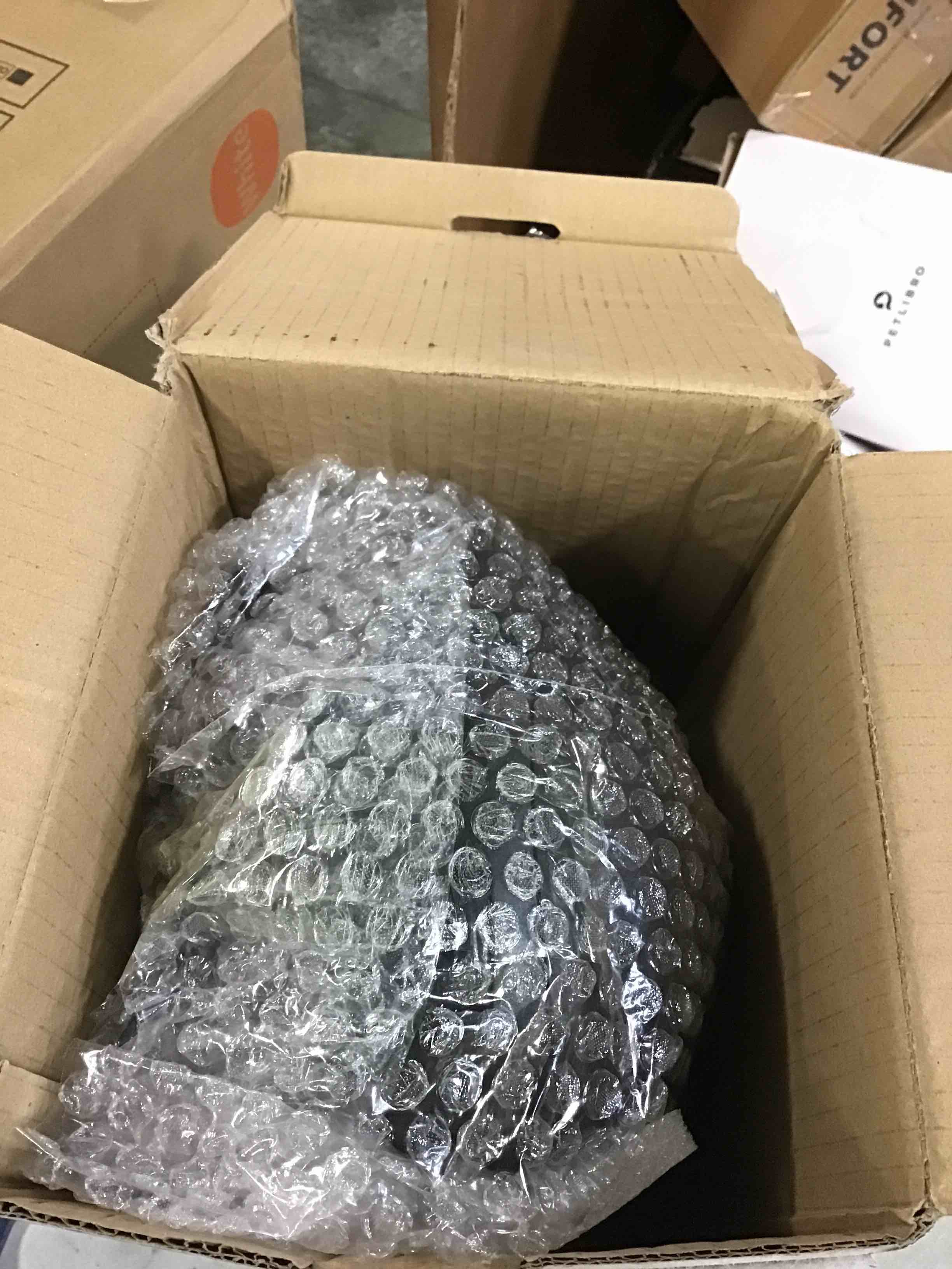 https://s3.amazonaws.com/lotting-images-prod/bidfta/RED6434198_1719408082484.jpeg