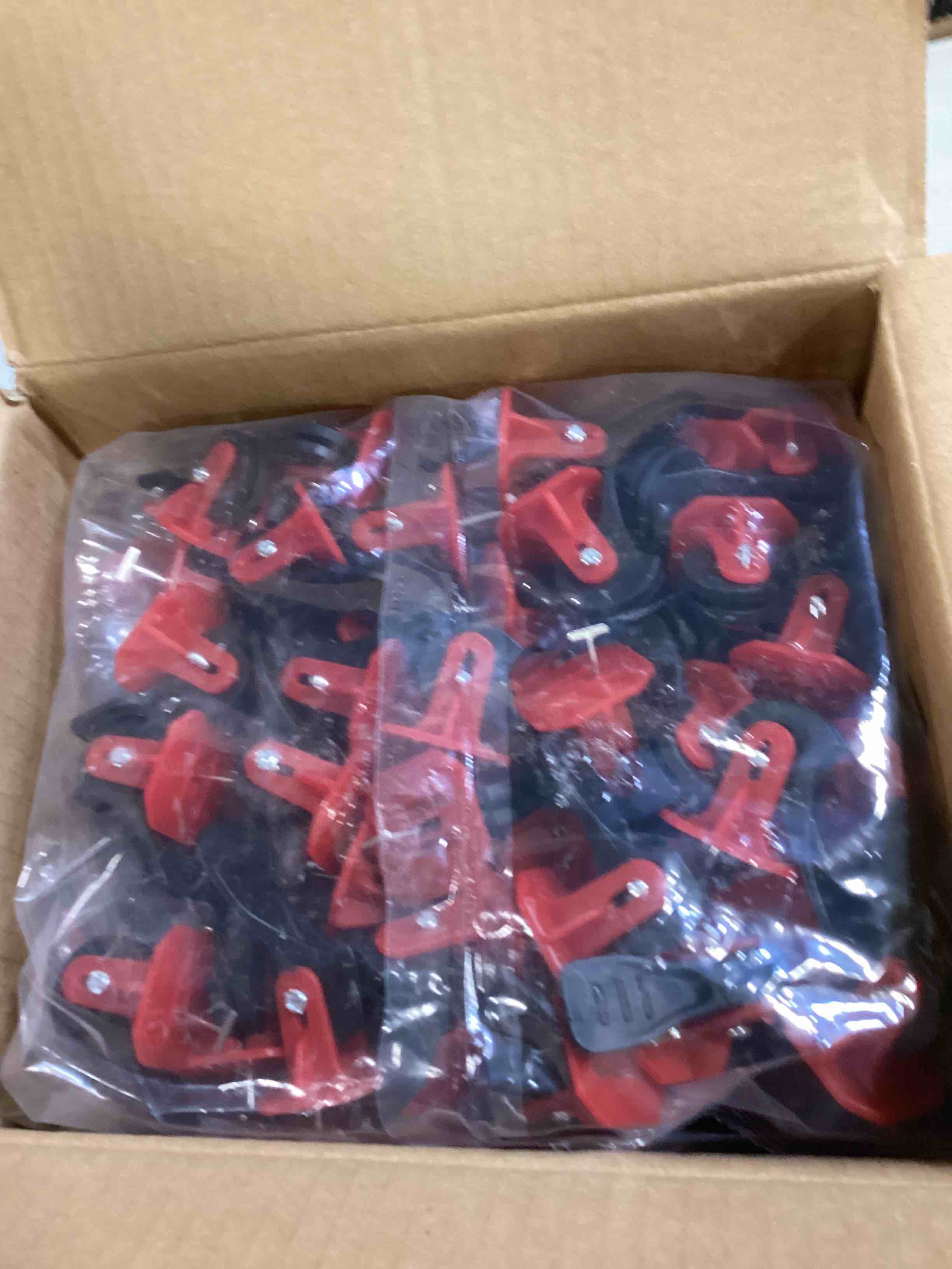https://s3.amazonaws.com/lotting-images-prod/bidfta/RED6434680_1719516972854.jpeg