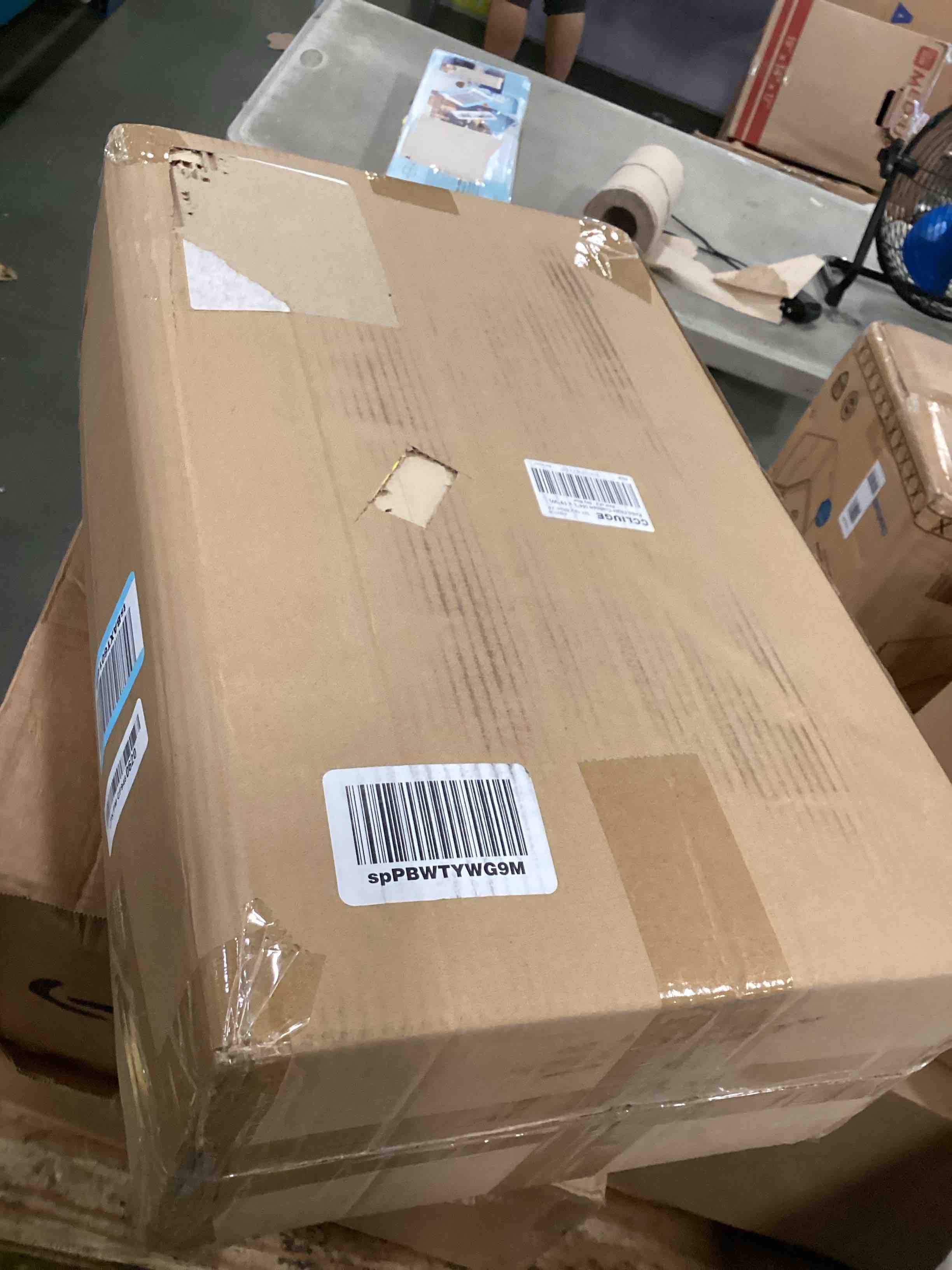 https://s3.amazonaws.com/lotting-images-prod/bidfta/RED6437132_1719574441417.jpeg