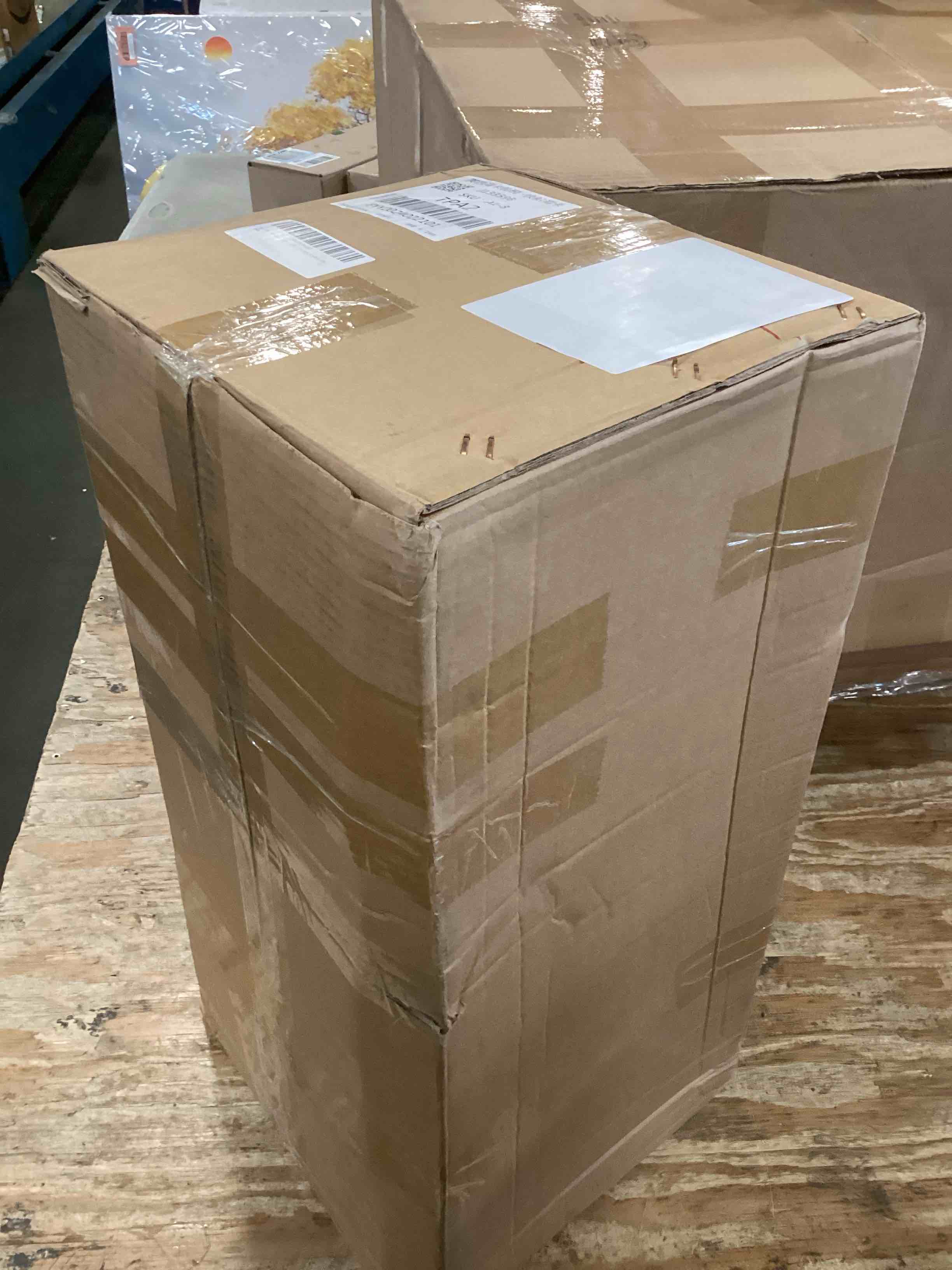 https://s3.amazonaws.com/lotting-images-prod/bidfta/RED6438055_1719937207915.jpeg