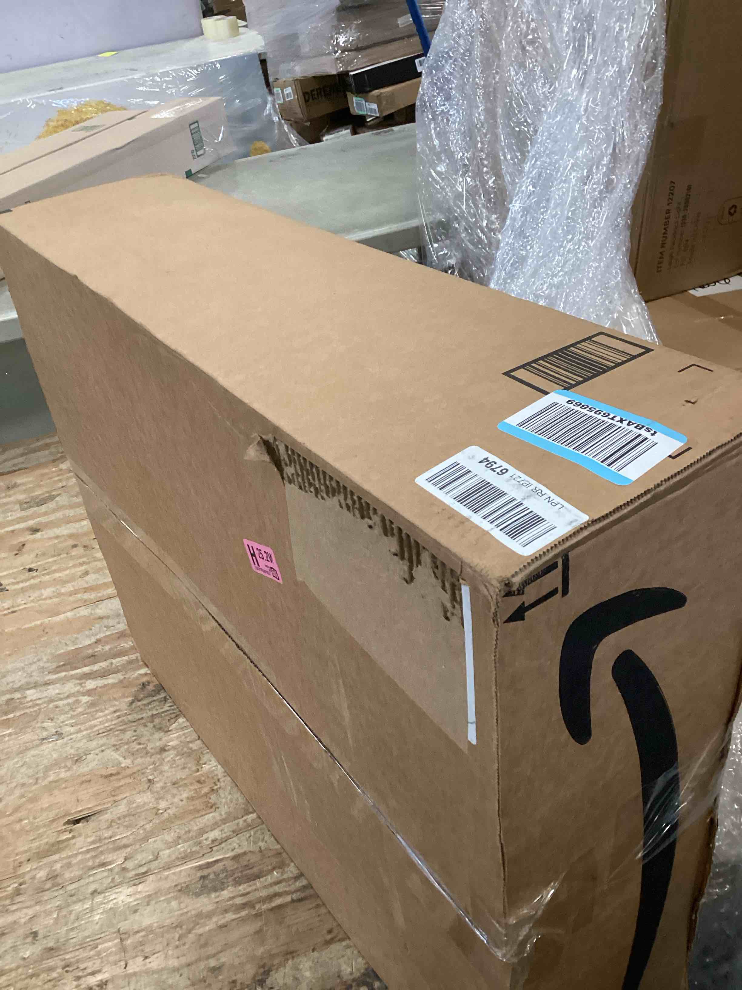https://s3.amazonaws.com/lotting-images-prod/bidfta/RED6438102_1719944580651.jpeg