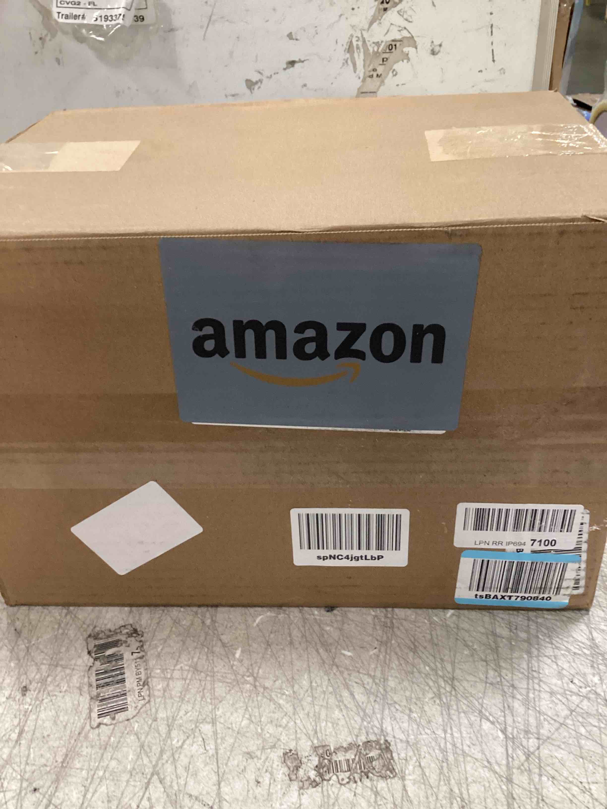https://s3.amazonaws.com/lotting-images-prod/bidfta/RED6438264_1719966421949.jpeg