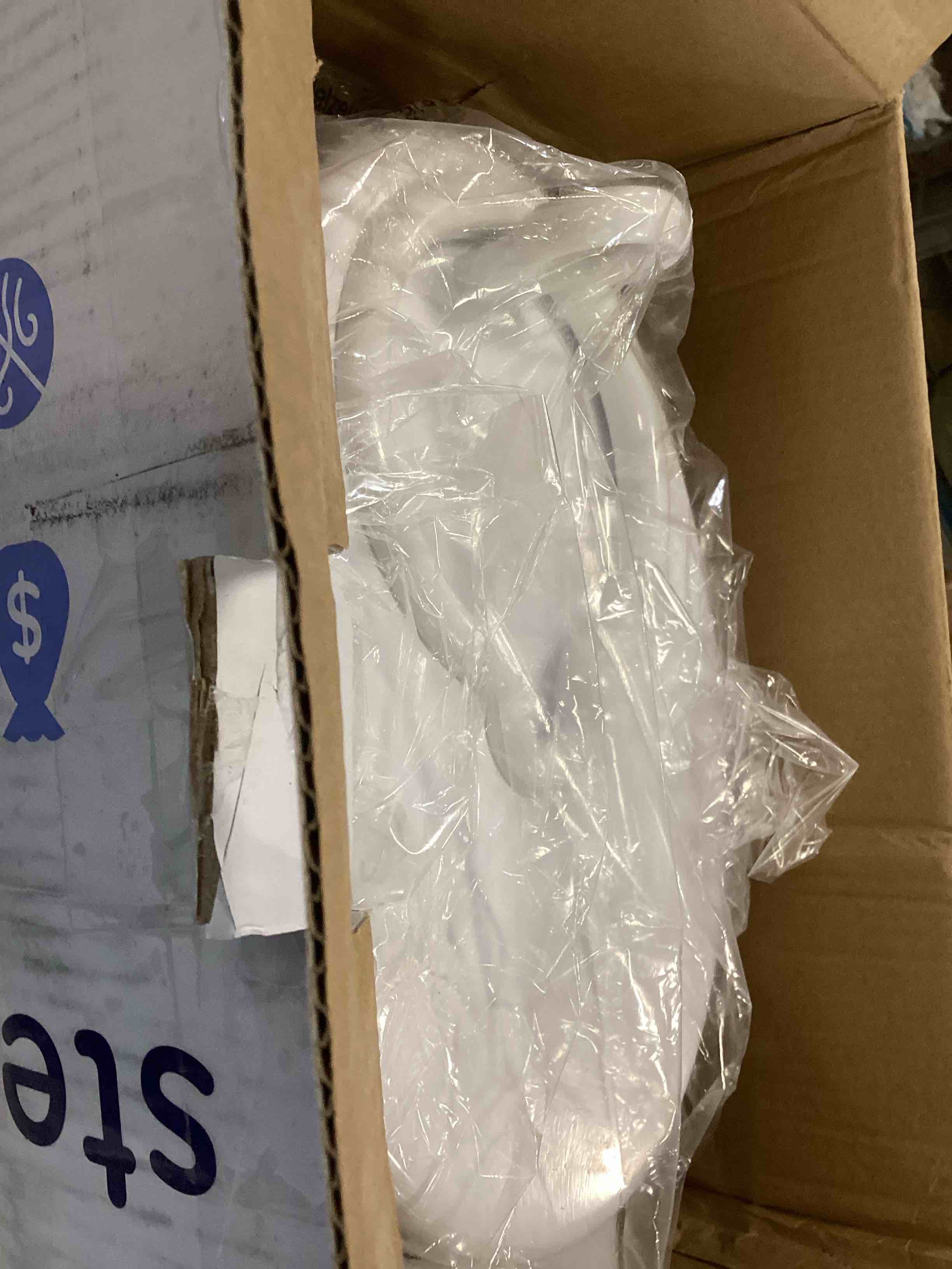 https://s3.amazonaws.com/lotting-images-prod/bidfta/RED6438605_1719602359481.jpeg