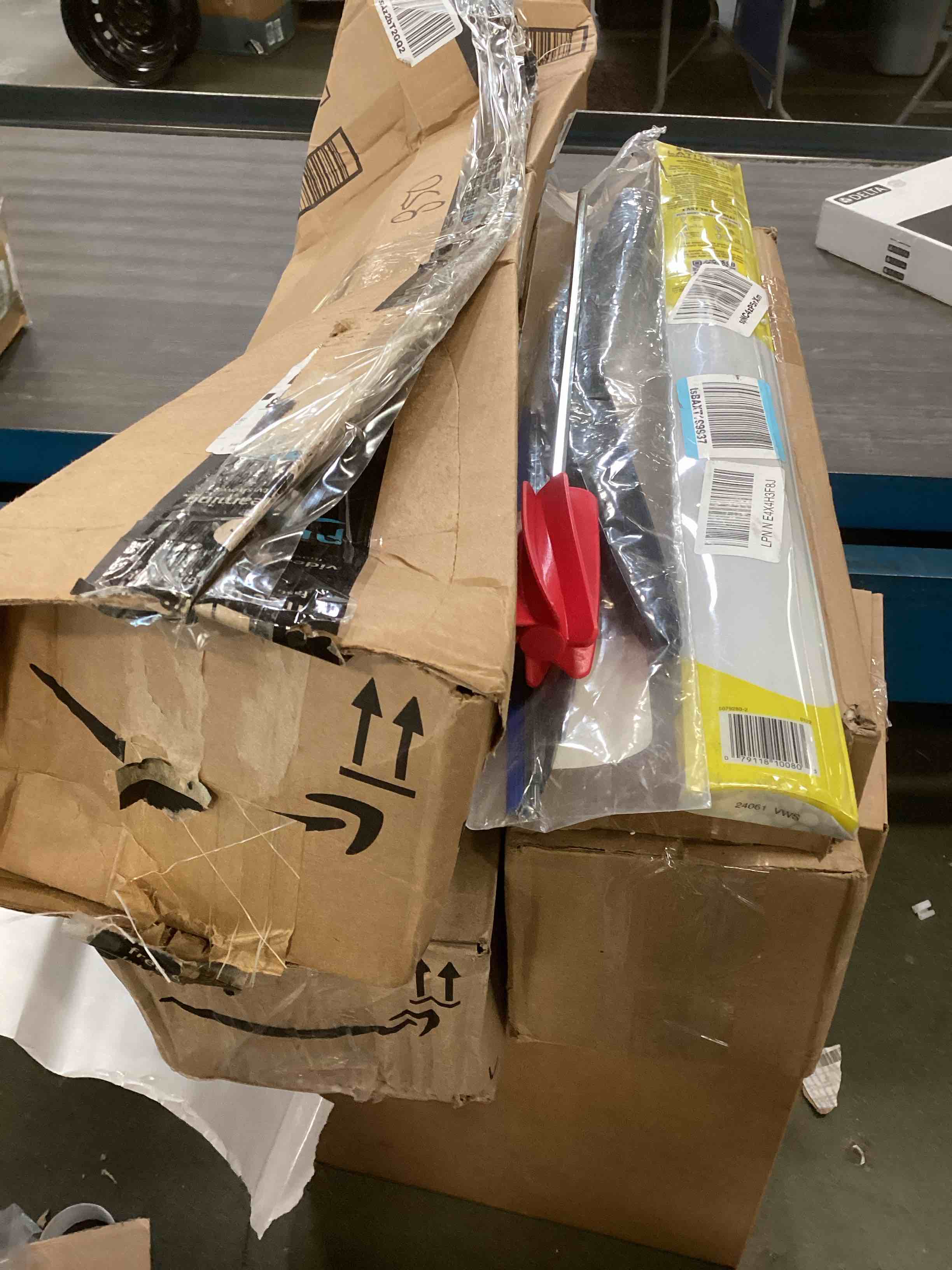 Assorted of  Products for the Maintenance or Decoration of the Home (it can include a variety of sizes and models)