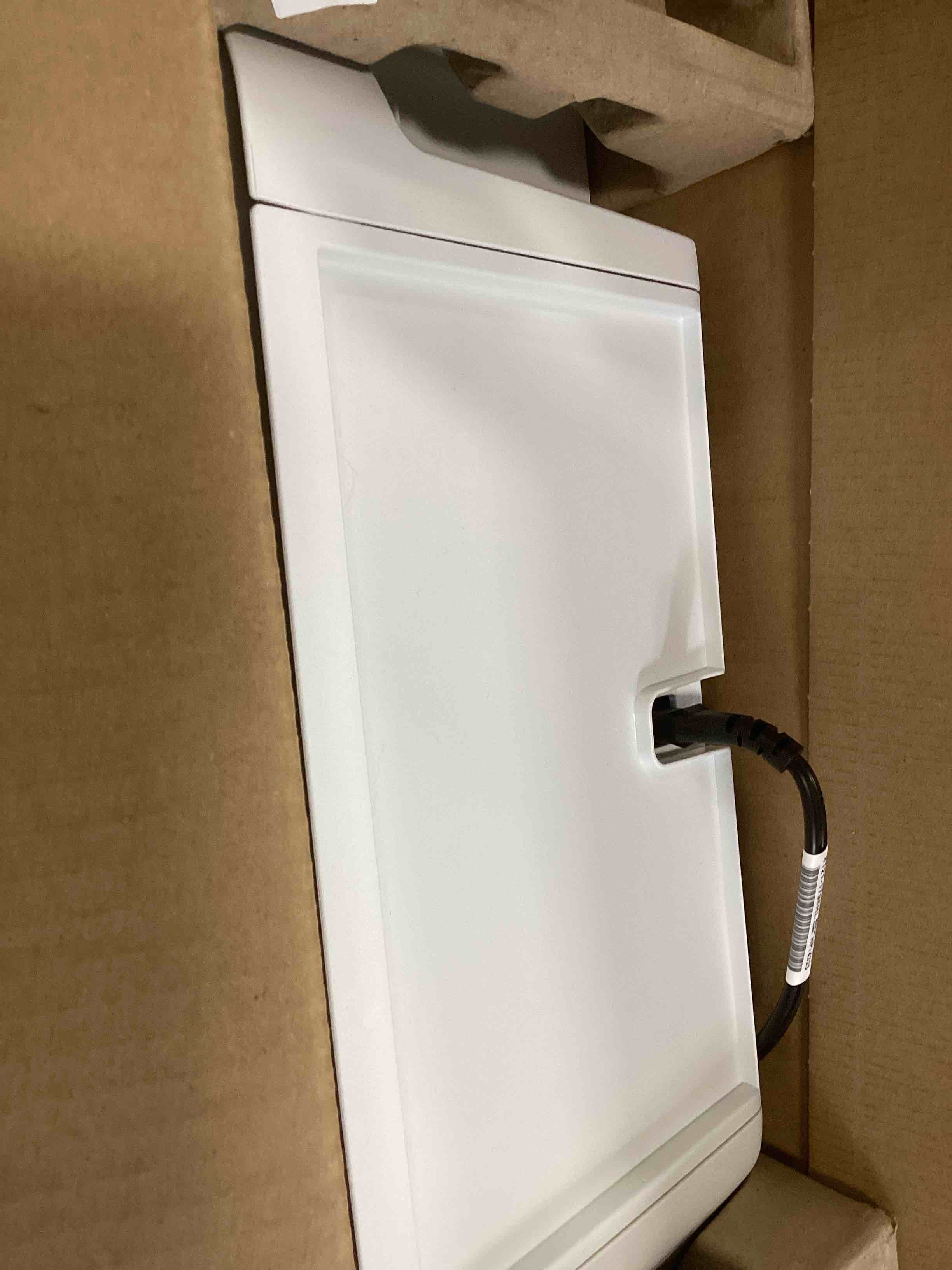 https://s3.amazonaws.com/lotting-images-prod/bidfta/RED6438847_1719851632709.jpeg