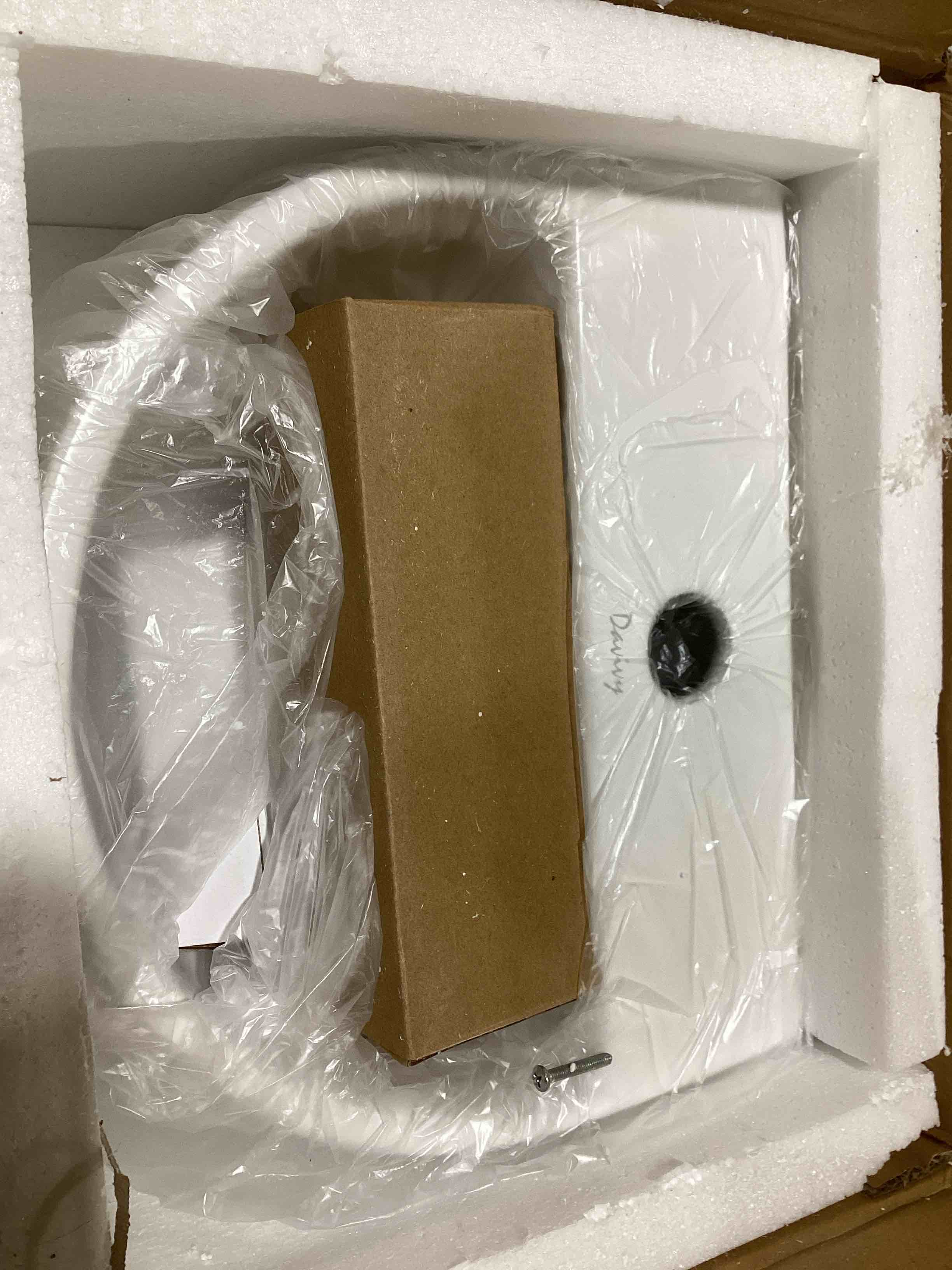 https://s3.amazonaws.com/lotting-images-prod/bidfta/RED6440287_1717521462455.jpeg
