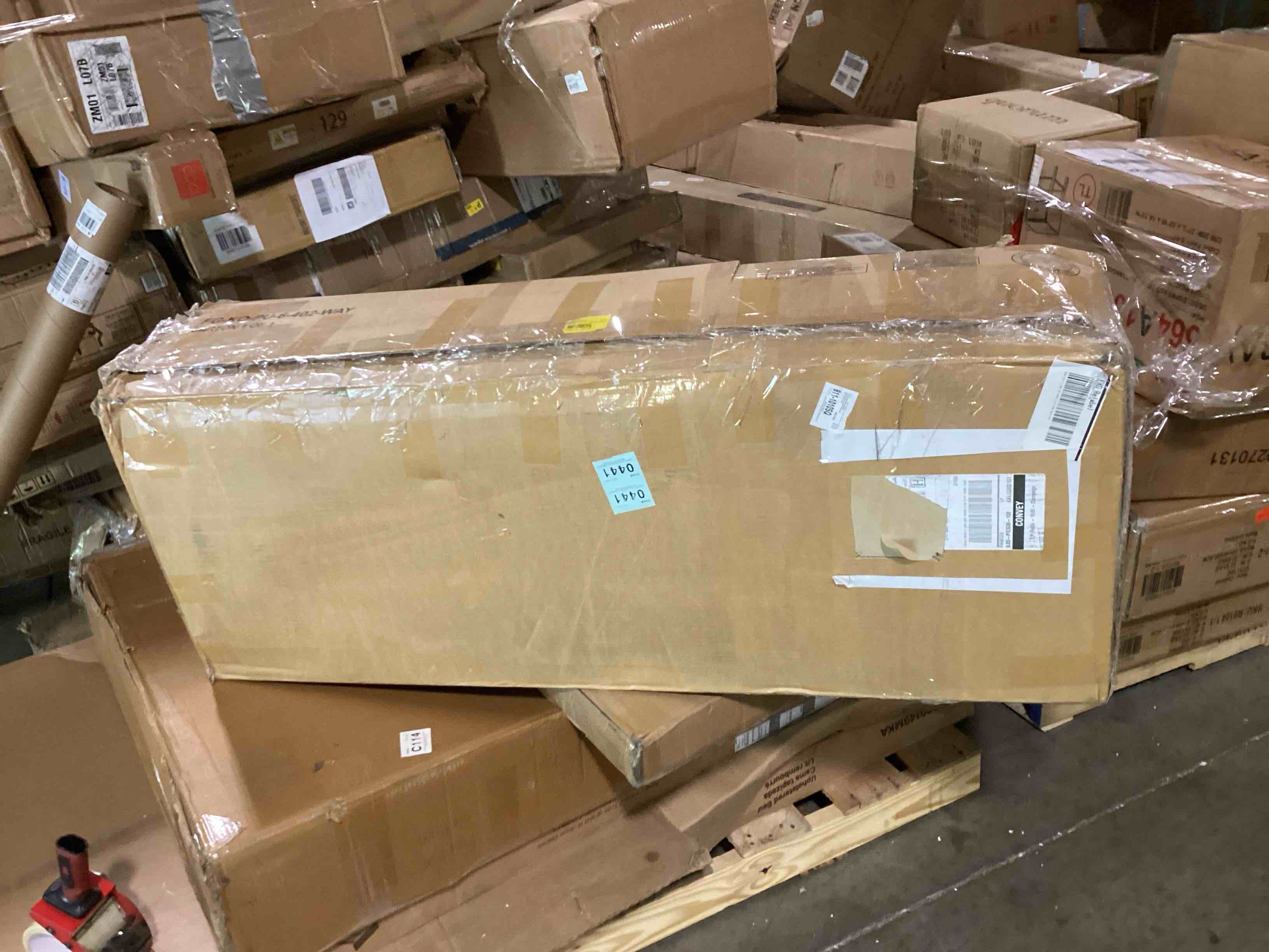 https://s3.amazonaws.com/lotting-images-prod/bidfta/RED6442279_1718458568061.jpeg