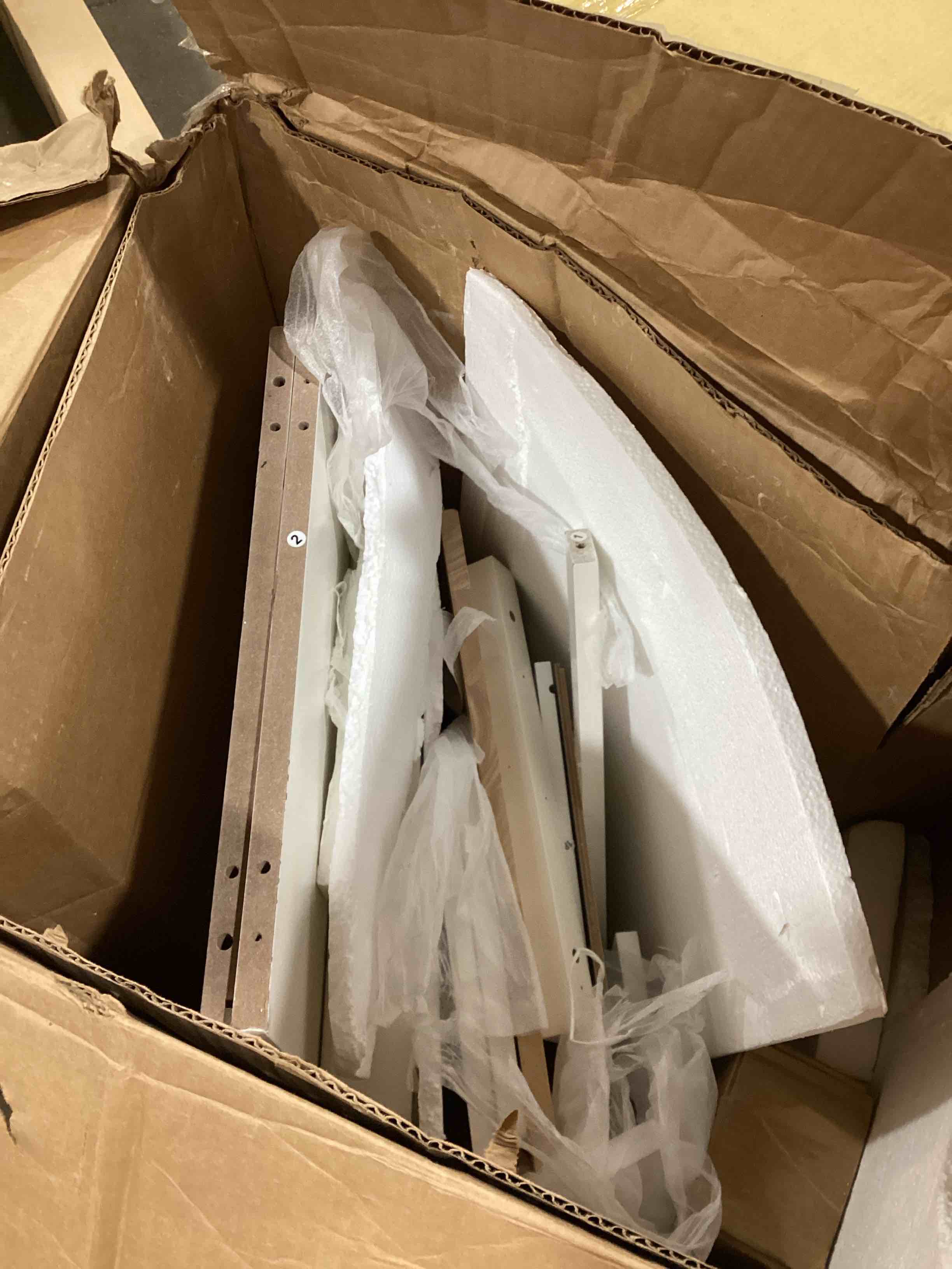 https://s3.amazonaws.com/lotting-images-prod/bidfta/RED6444179_1719323640265.jpeg