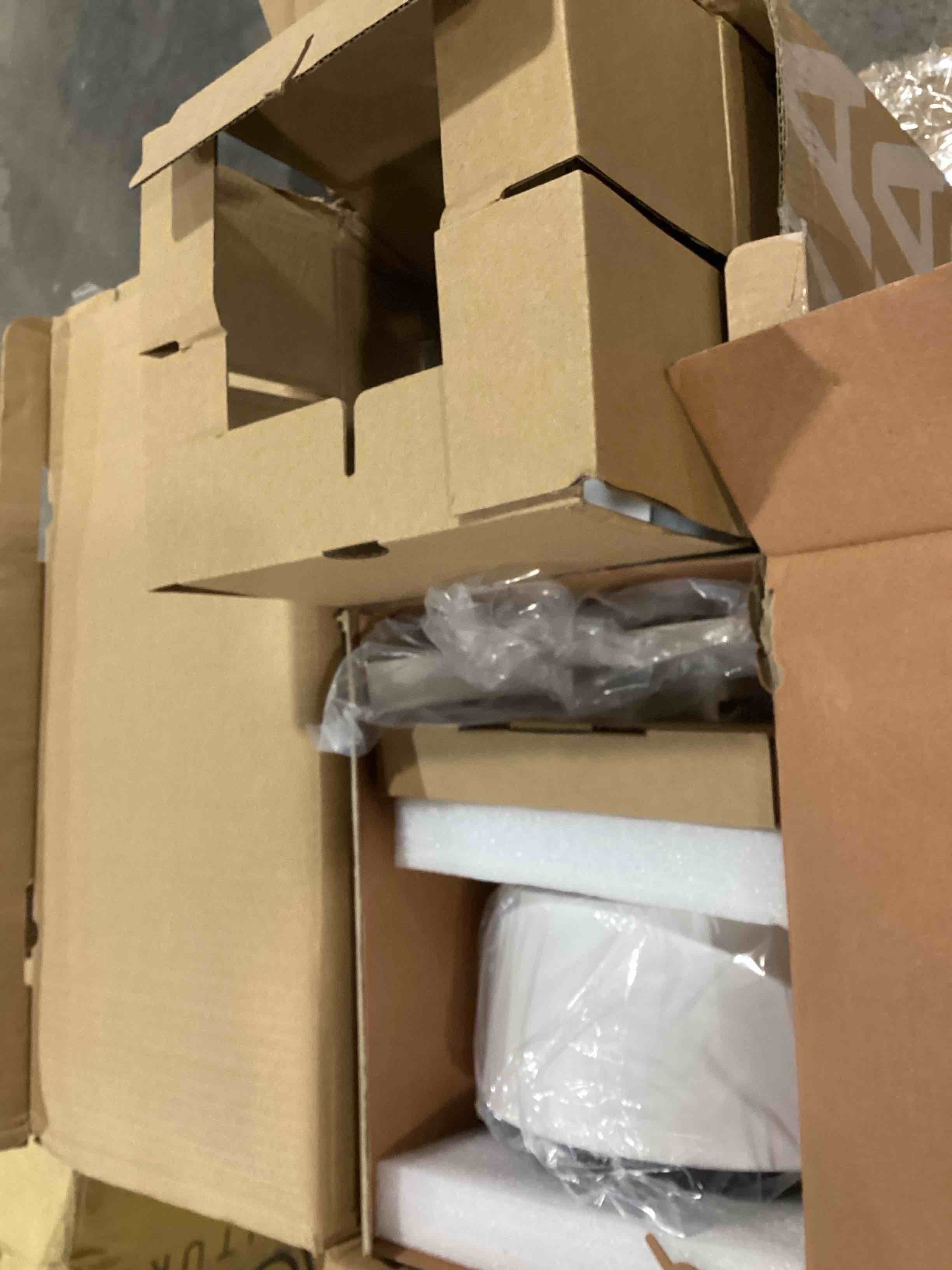 https://s3.amazonaws.com/lotting-images-prod/bidfta/RED6444185_1719326670960.jpeg