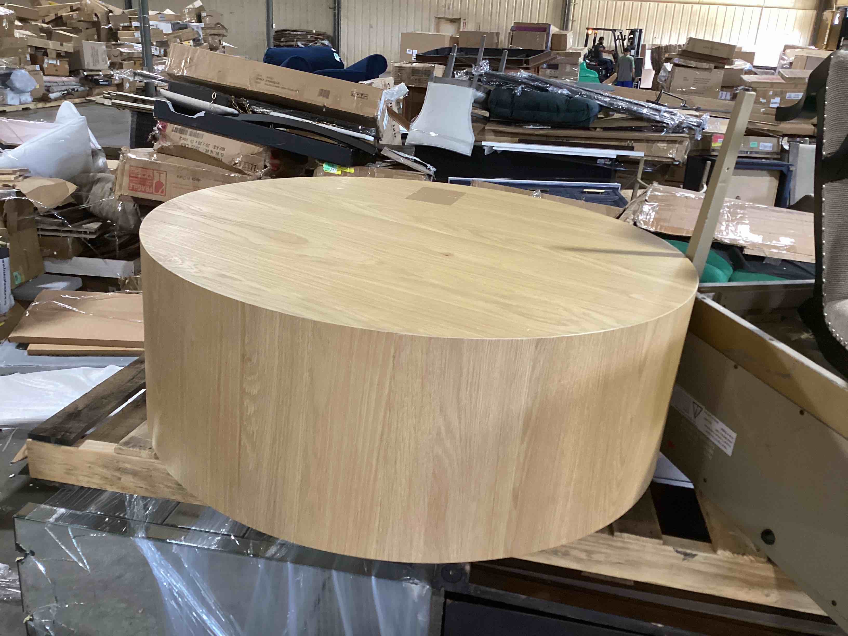 42” ROUND COFFEE TABLE ON WHEELS 