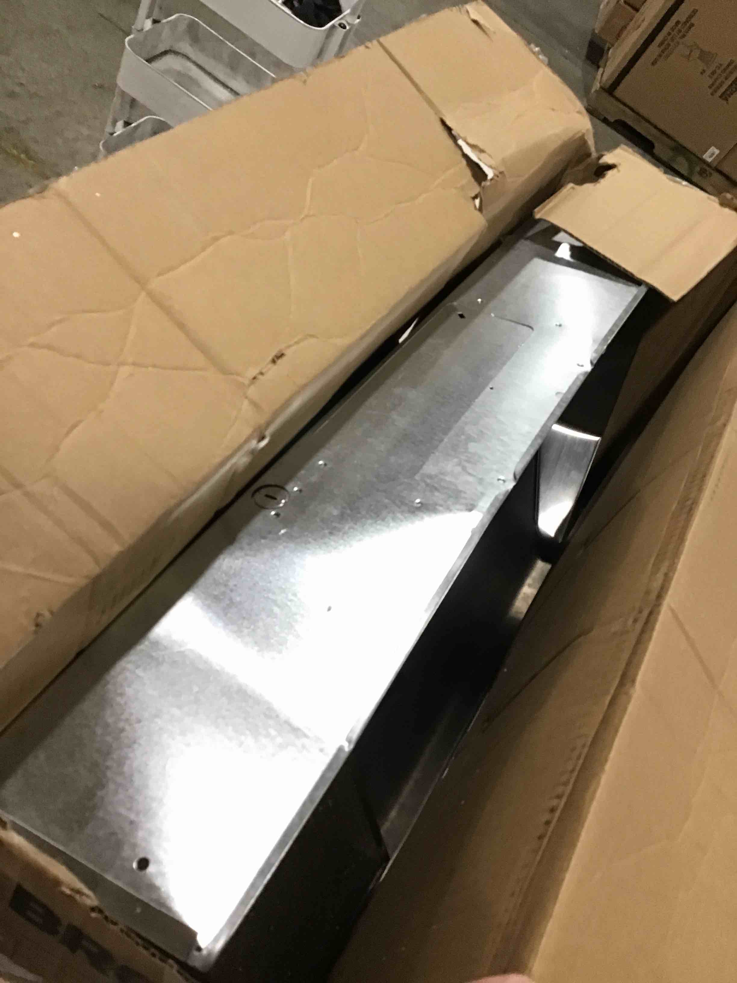 https://s3.amazonaws.com/lotting-images-prod/bidfta/RED6444716_1717687070608.jpeg