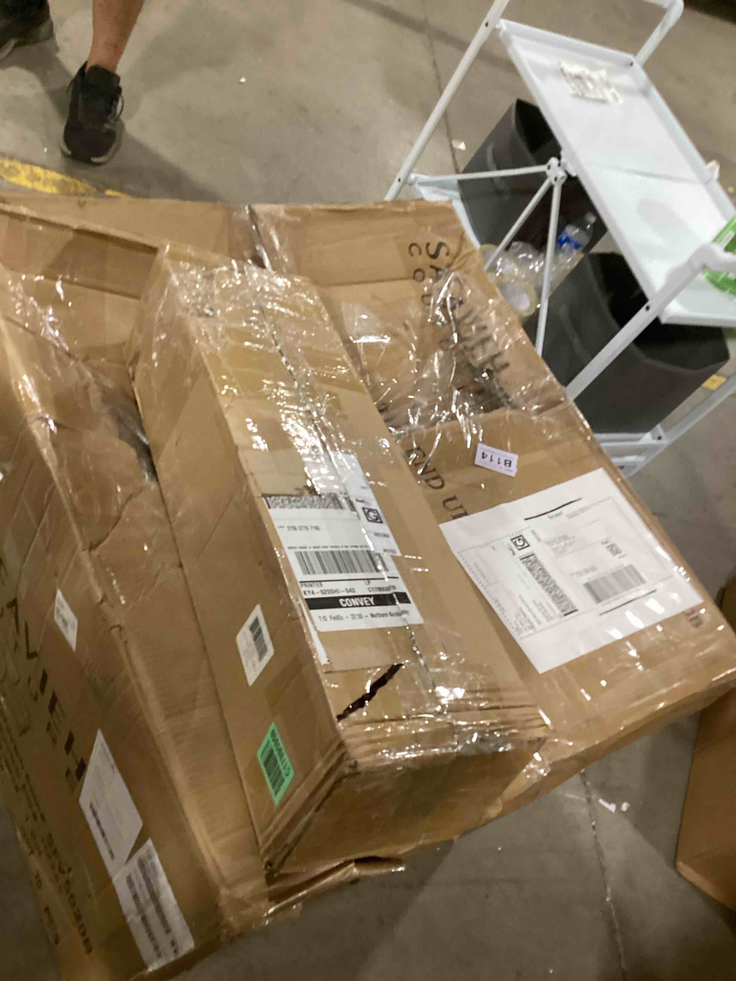 https://s3.amazonaws.com/lotting-images-prod/bidfta/RED6445128_1718308651972.jpeg