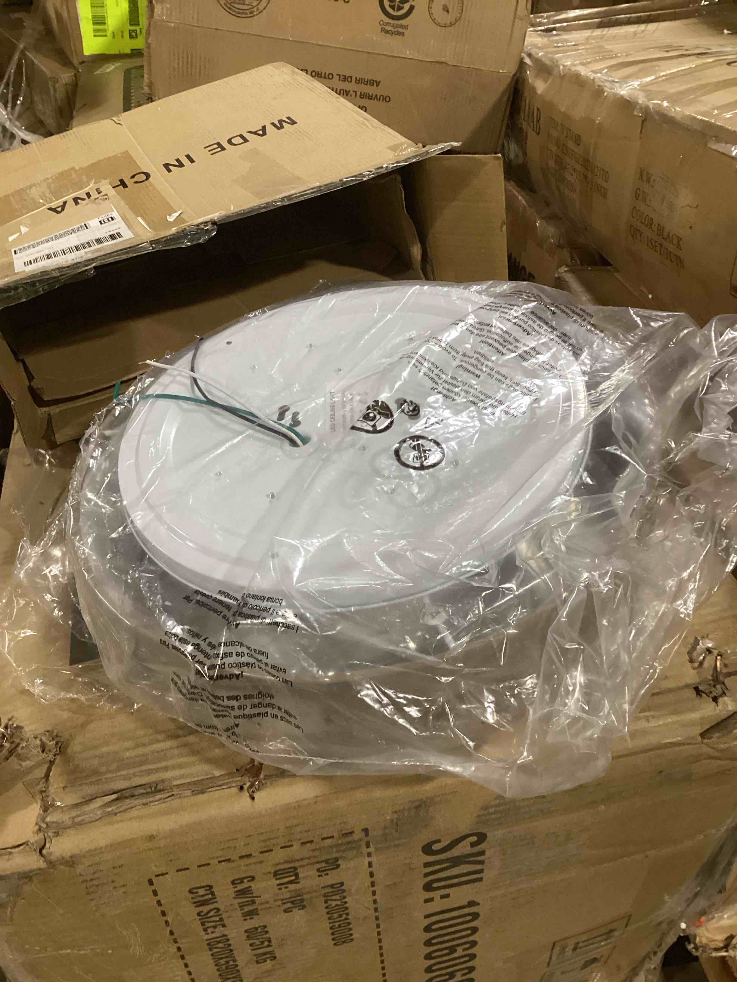 https://s3.amazonaws.com/lotting-images-prod/bidfta/RED6445134_1718309783046.jpeg