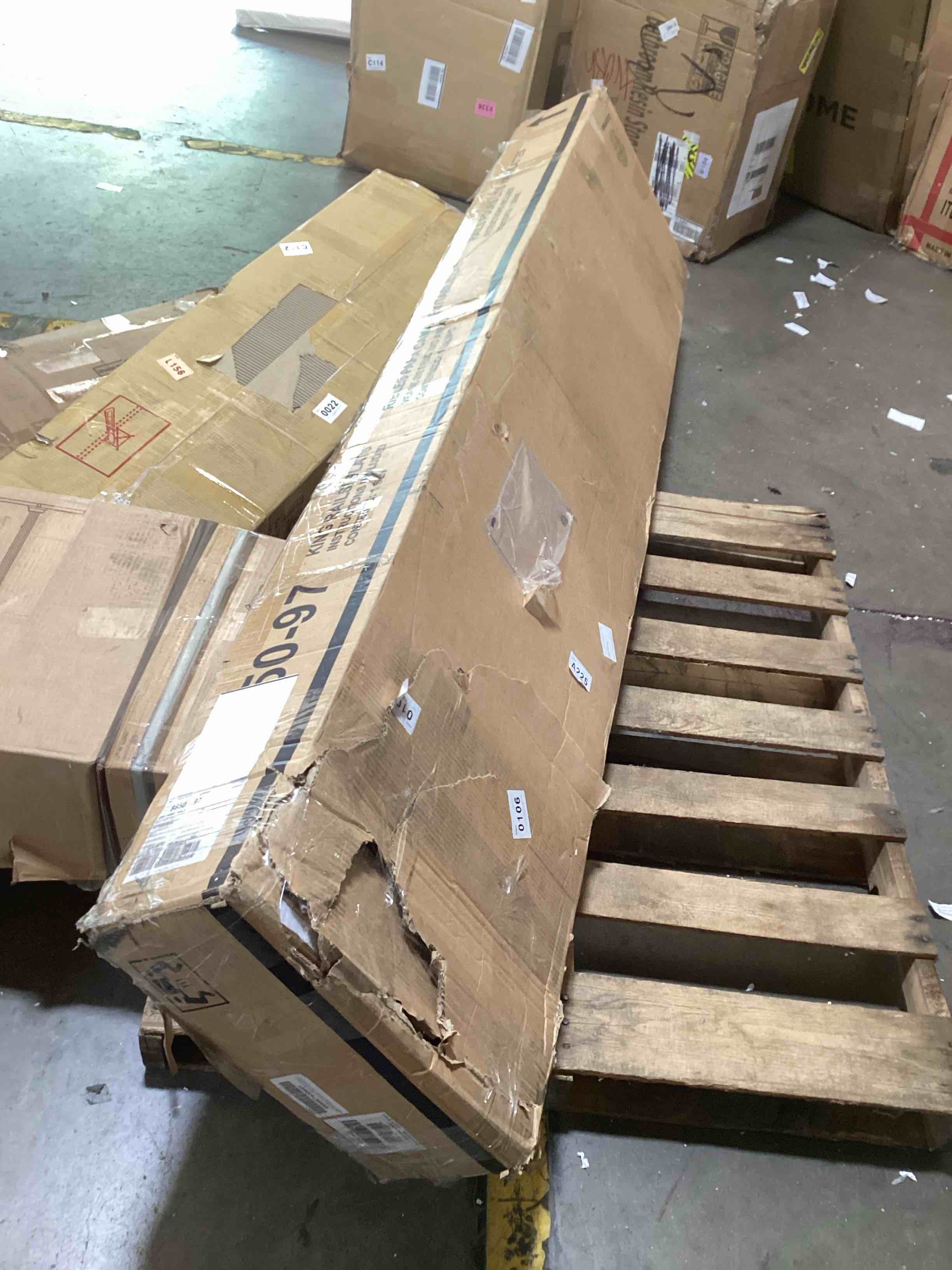 https://s3.amazonaws.com/lotting-images-prod/bidfta/RED6445356_1718652338518.jpeg