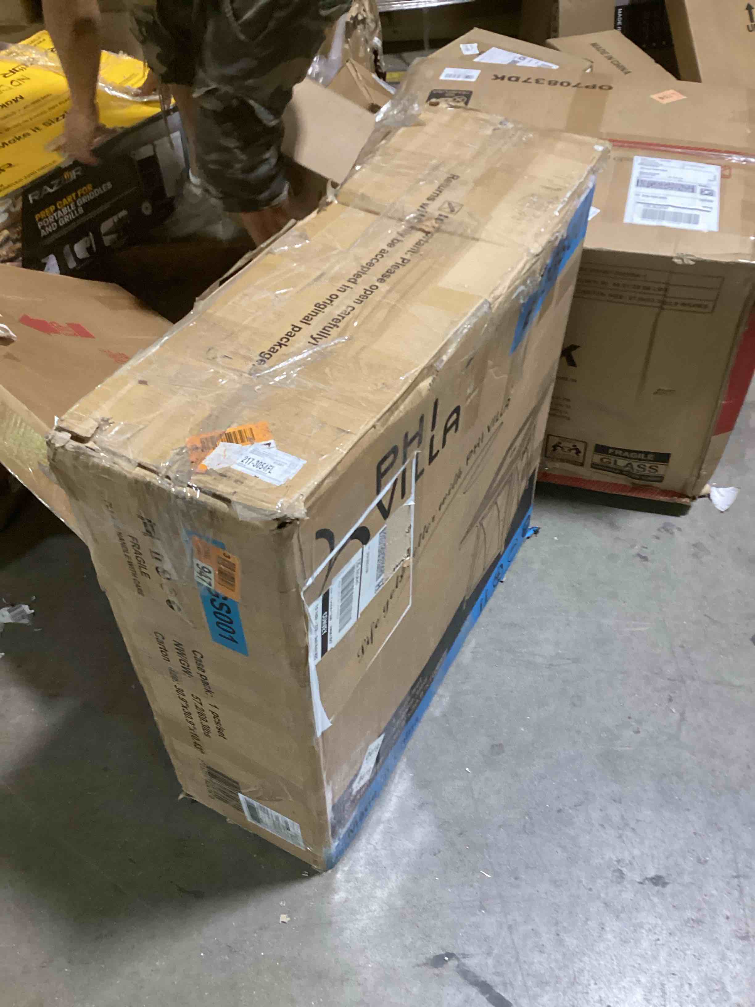 https://s3.amazonaws.com/lotting-images-prod/bidfta/RED6445939_1719432548612.jpeg