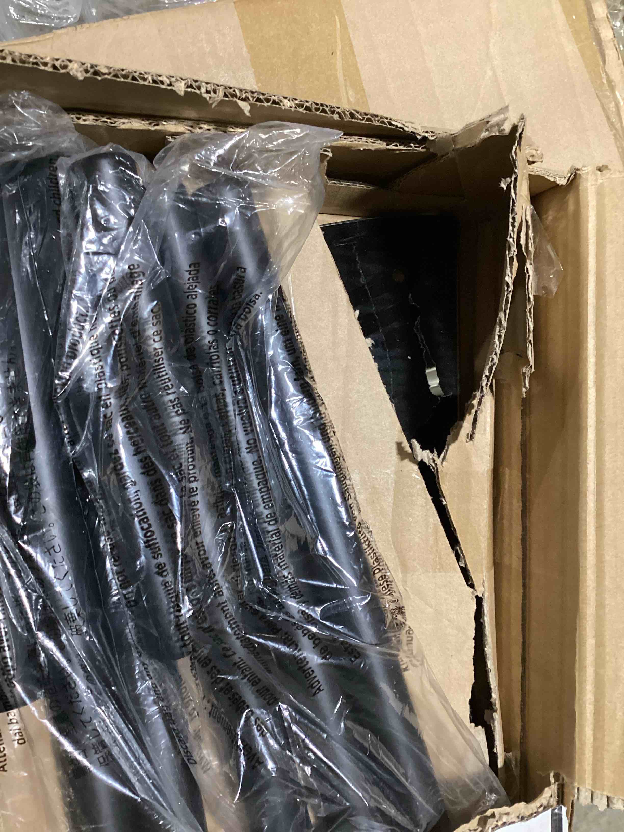 https://s3.amazonaws.com/lotting-images-prod/bidfta/RED6446018_1719493895562.jpeg