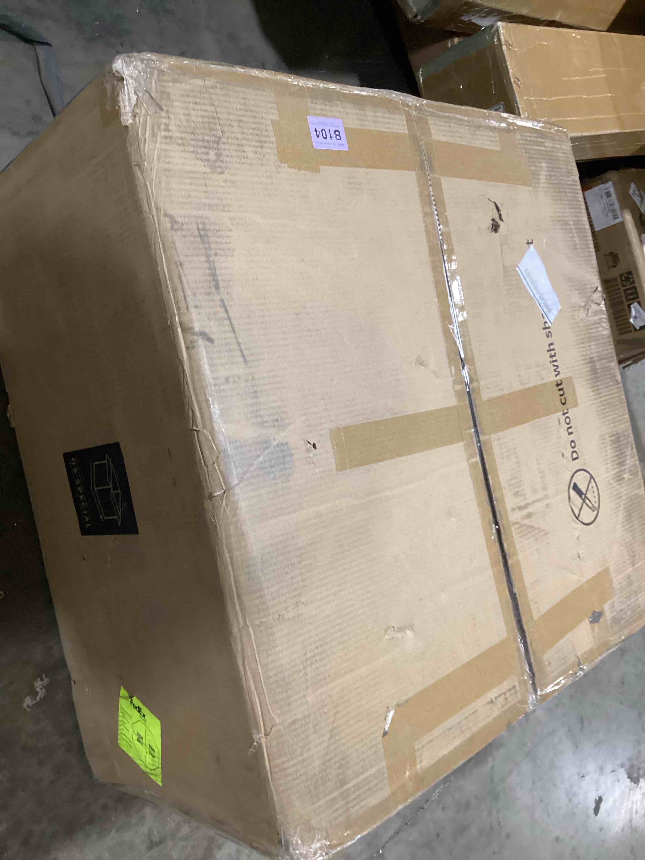 https://s3.amazonaws.com/lotting-images-prod/bidfta/RED6446073_1719515117680.jpeg
