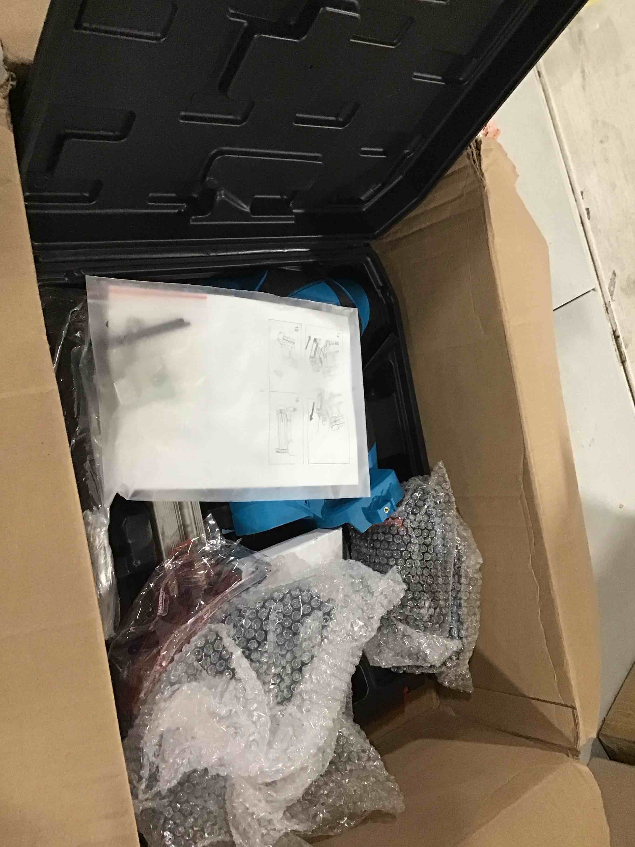 https://s3.amazonaws.com/lotting-images-prod/bidfta/RED6446586_1720011812266.jpeg
