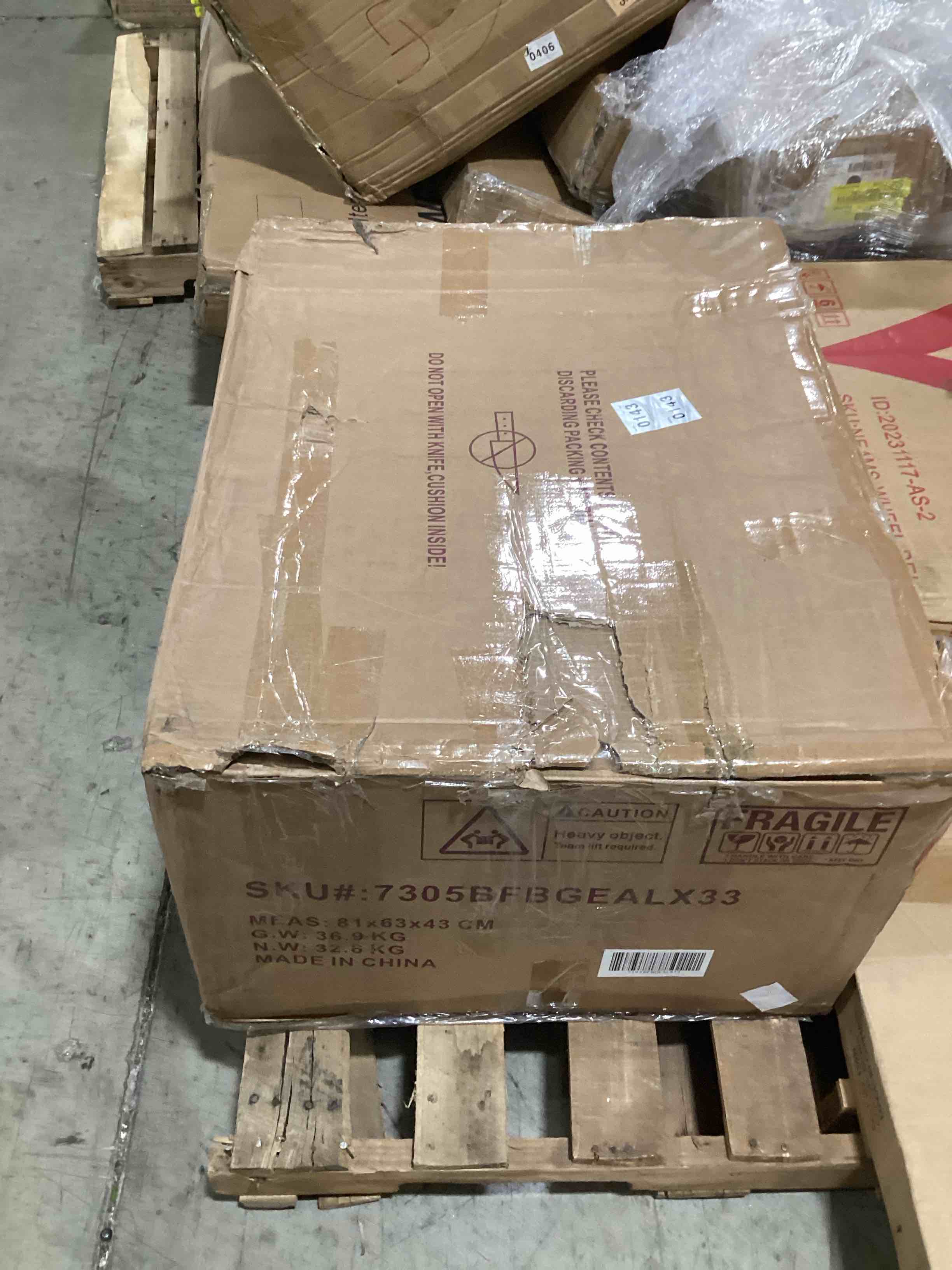 https://s3.amazonaws.com/lotting-images-prod/bidfta/RED6448247_1721144989817.jpeg