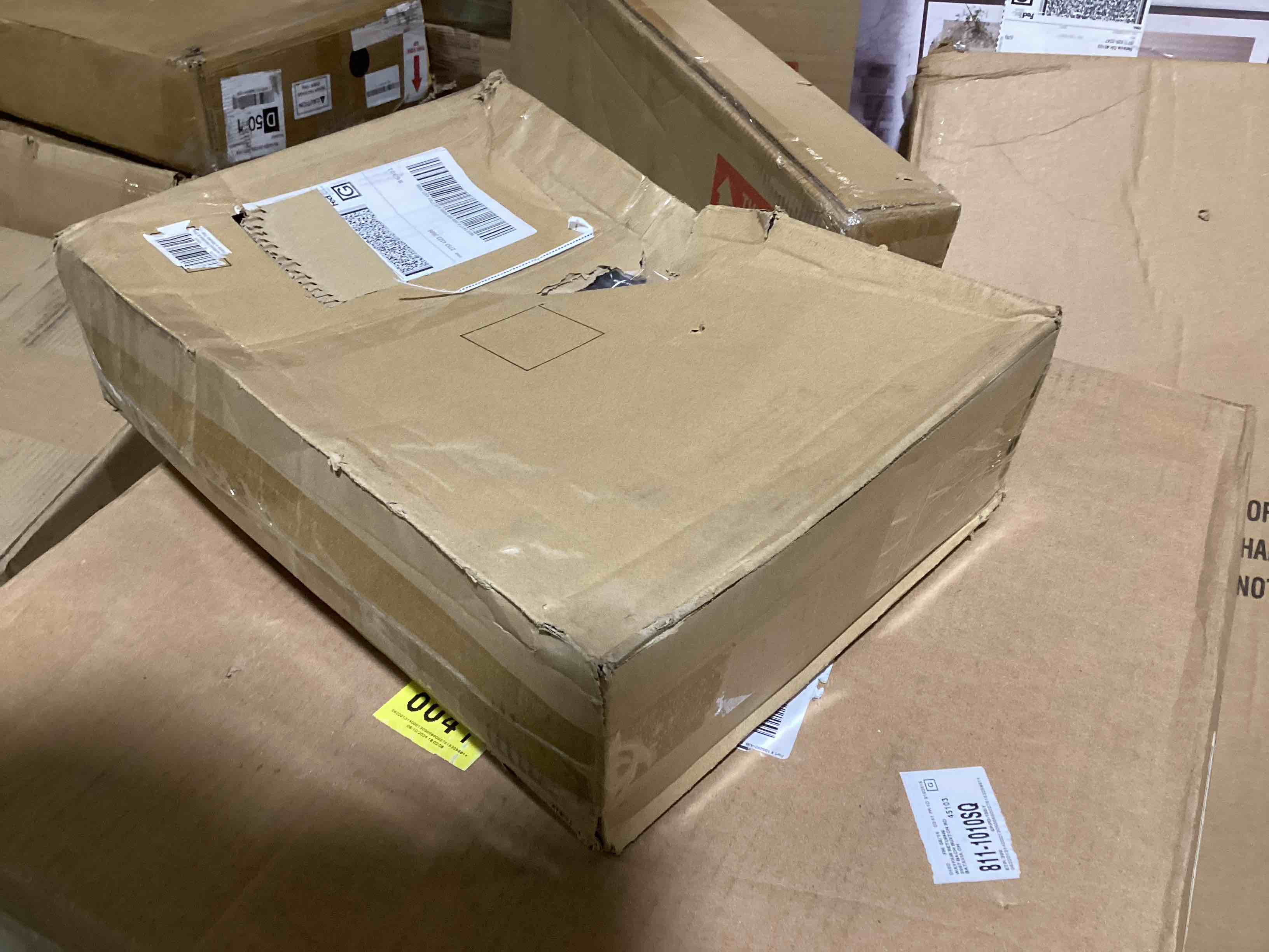 https://s3.amazonaws.com/lotting-images-prod/bidfta/RED6448956_1719493117067.jpeg