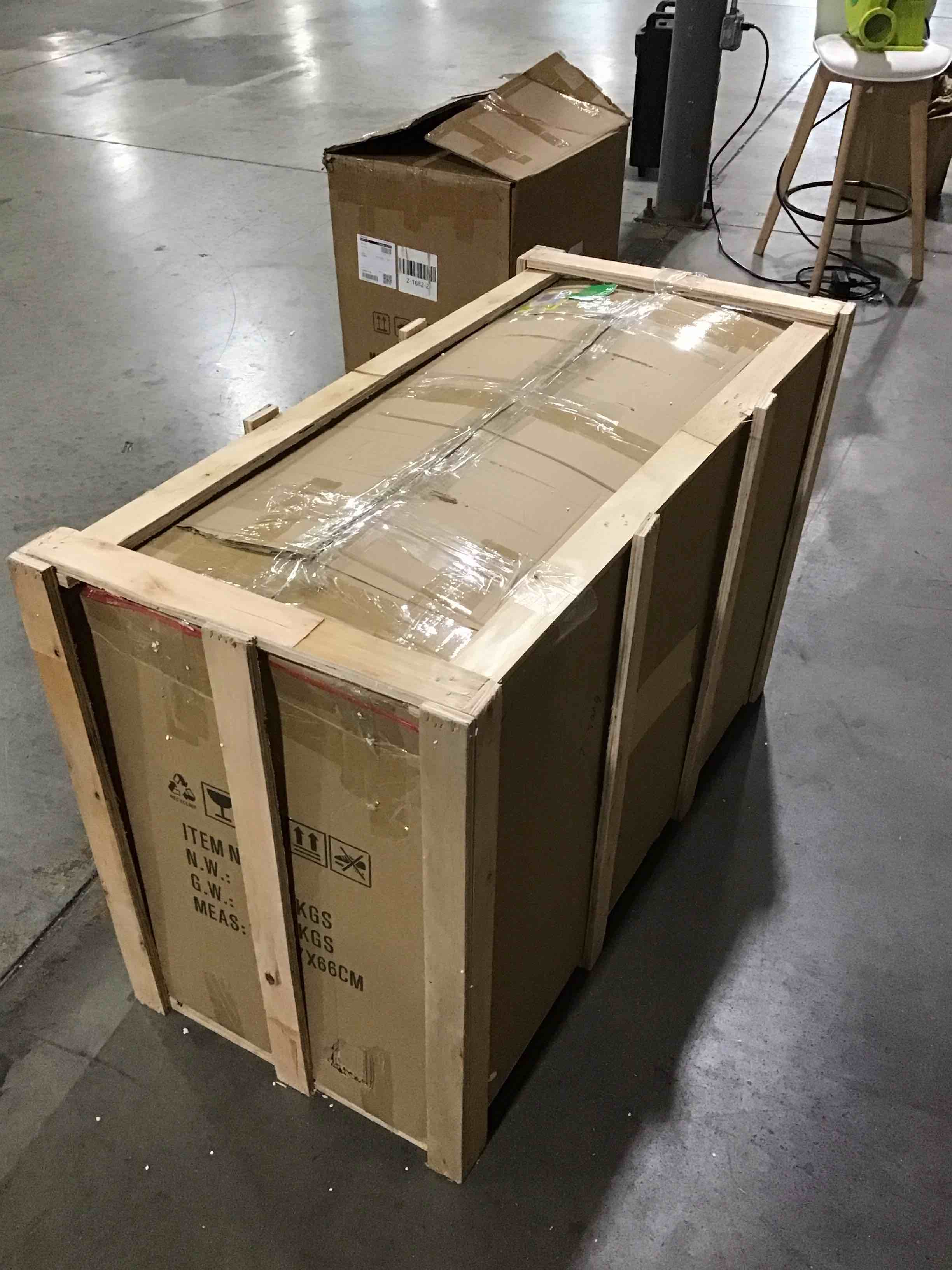 https://s3.amazonaws.com/lotting-images-prod/bidfta/RED6449149_1719938938305.jpeg