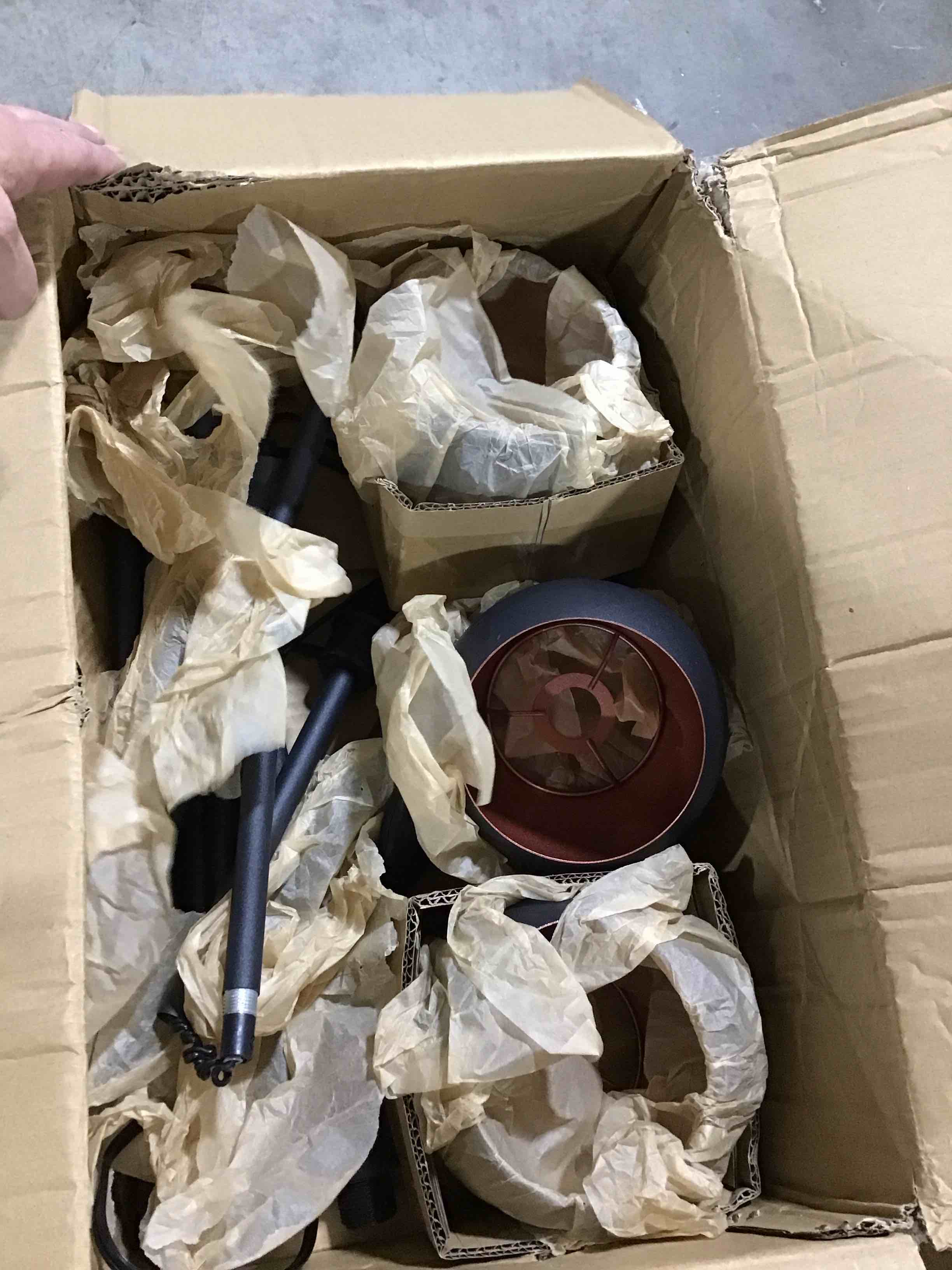 https://s3.amazonaws.com/lotting-images-prod/bidfta/RED6449813_1721071144111.jpeg