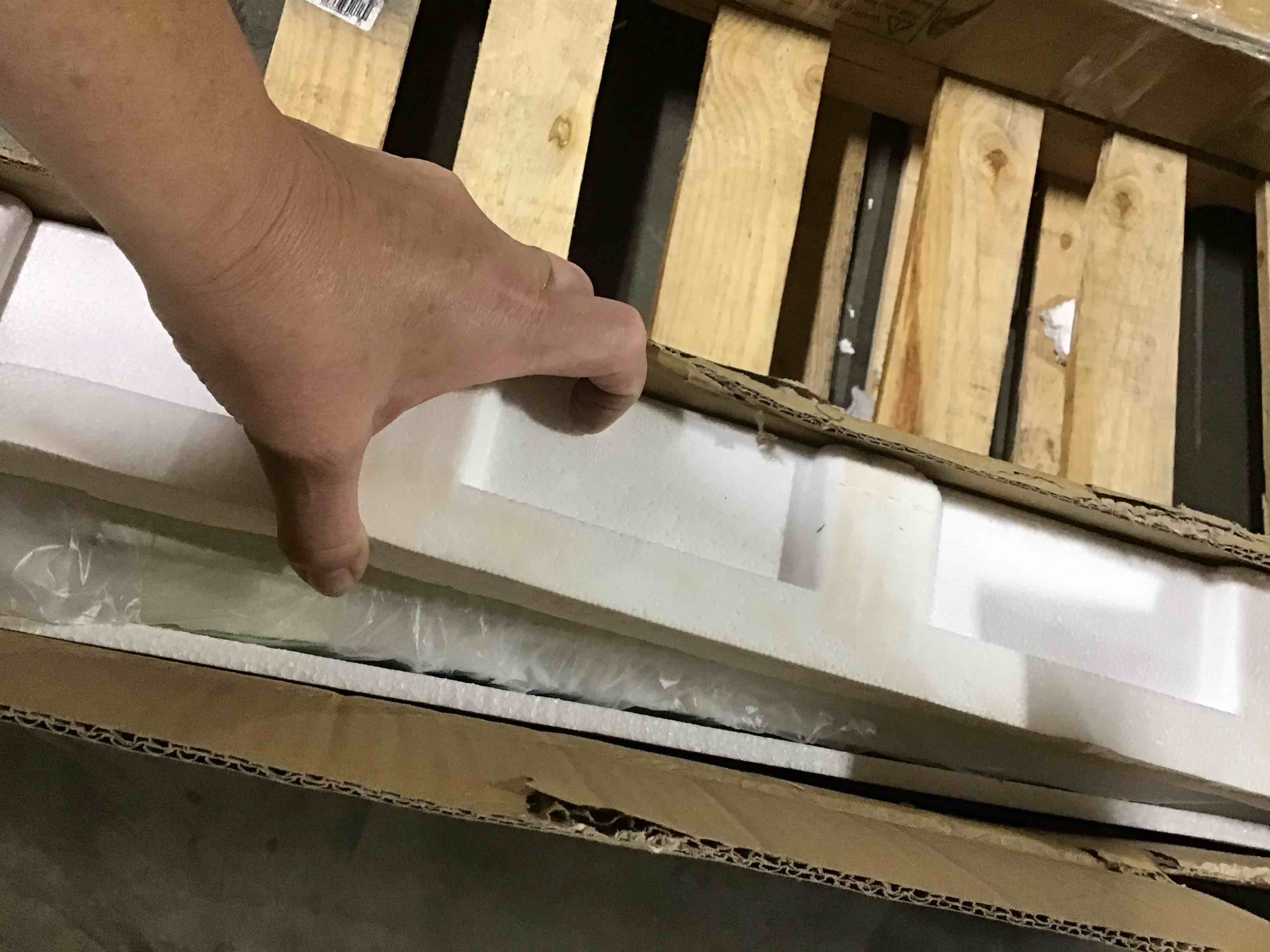 https://s3.amazonaws.com/lotting-images-prod/bidfta/RED6449835_1721132550635.jpeg